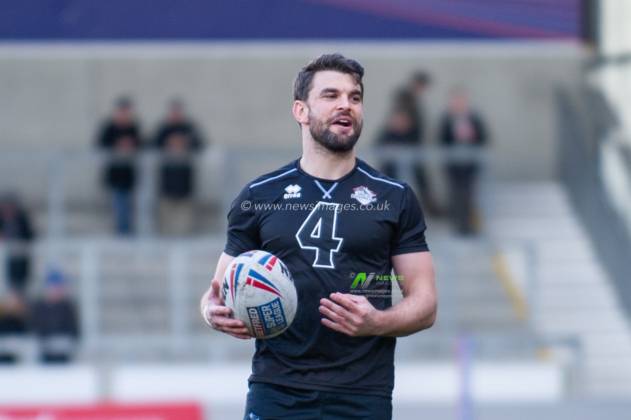 10th February 2019 ,  AJ Bell Stadium, Salford, England;  Betfred Super League, Round 2, Salford Red Devils vs London Broncos ;  Elliot Kear (4) of London Broncos 

Credit: Richard Long/News Images