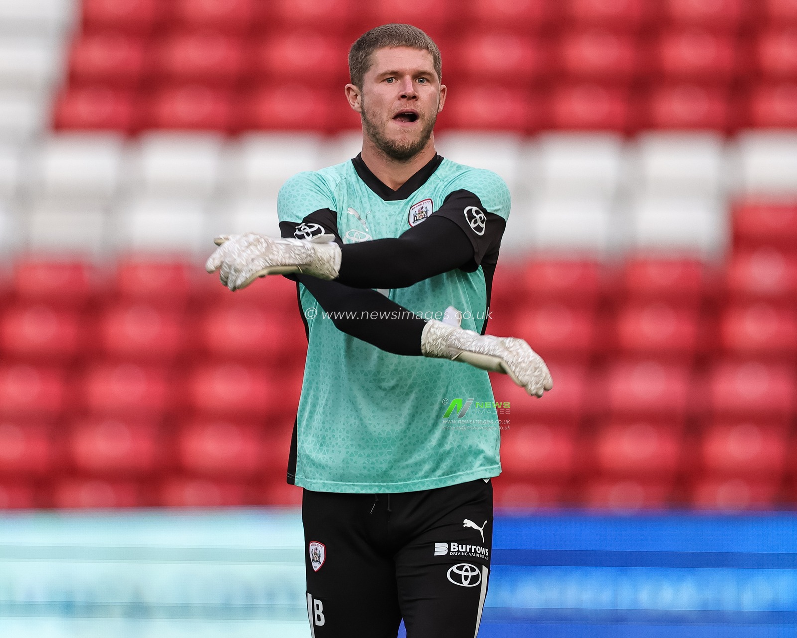 Ben Killip #23 of Barnsley in the pregame warmup session during the Sky Bet League 1 match Barnsley vs Portsmouth at Oakwell, Barnsley, United Kingdom, 19th September 2023

(Photo by Mark Cosgrove/News Images)