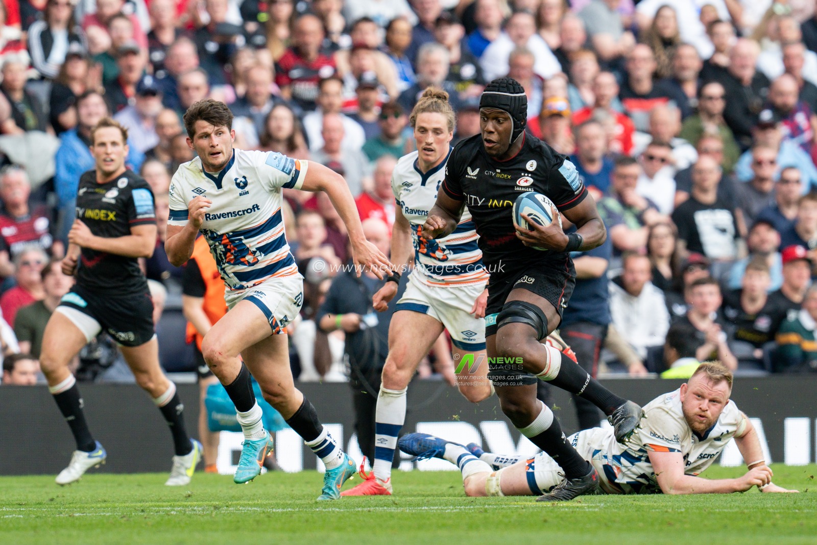 Maro Itoje #4 of Saracens in action during the game