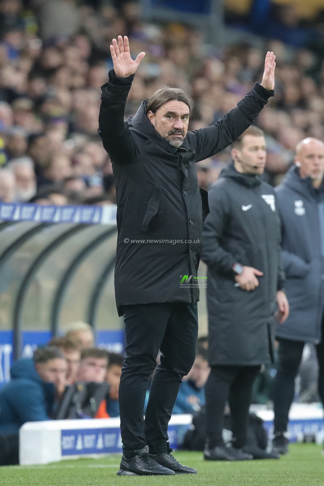 Daniel Farke manager of Leeds United gestures and reacts during the Sky Bet Championship match Leeds United vs Ipswich Town at Elland Road, Leeds, United Kingdom, 23rd December 2023

(Photo by James Heaton/News Images)