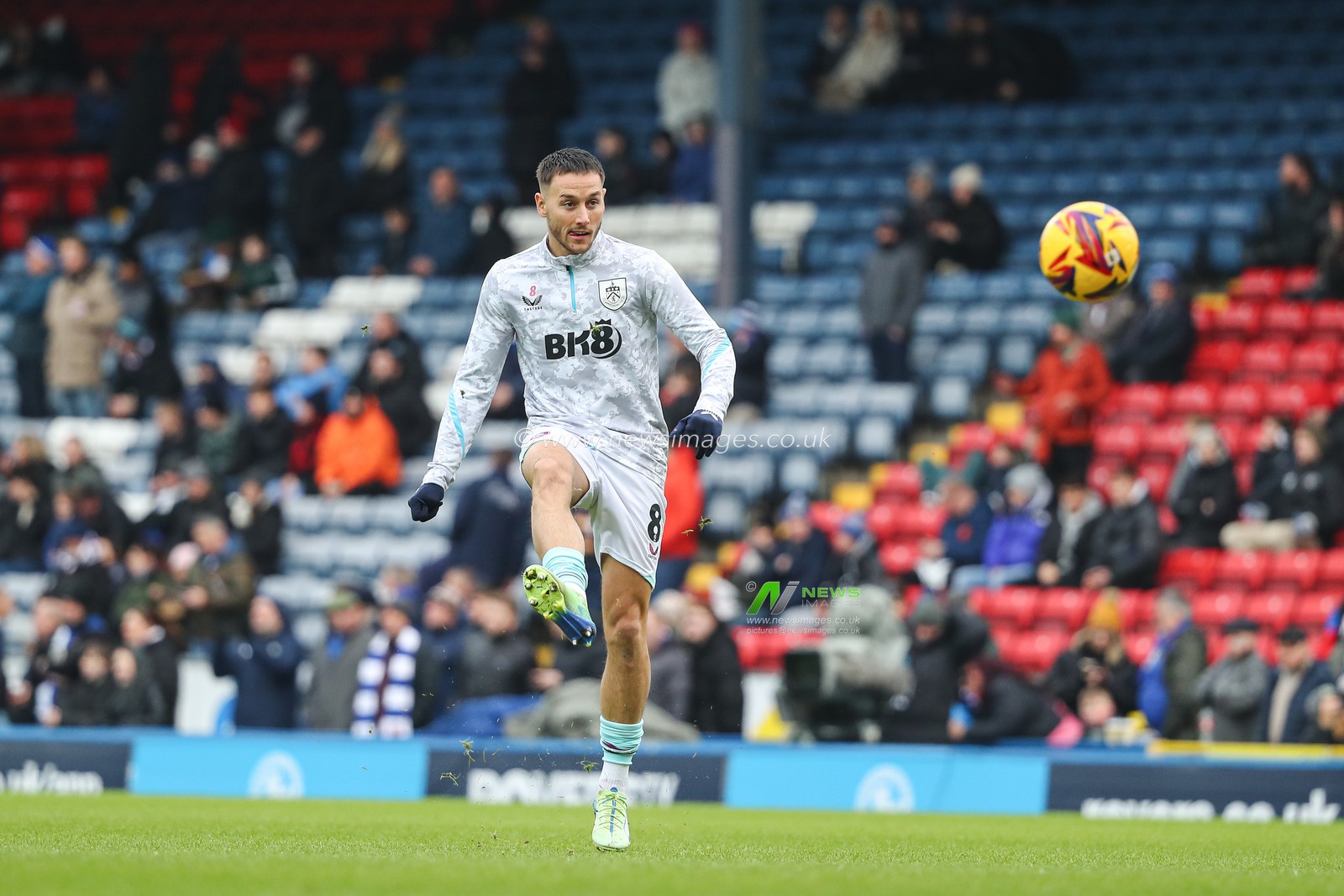 Josh Brownhill of Burnley warming up before the Sky Bet Championship match Blackburn Rovers vs Burnley at Ewood Park, Blackburn, United Kingdom, 4th January 2025

(Photo by Jorge Horsted/News Images)