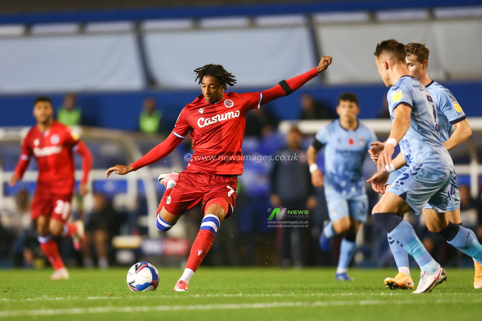 Michael Olise (7) of Reading takes a shot