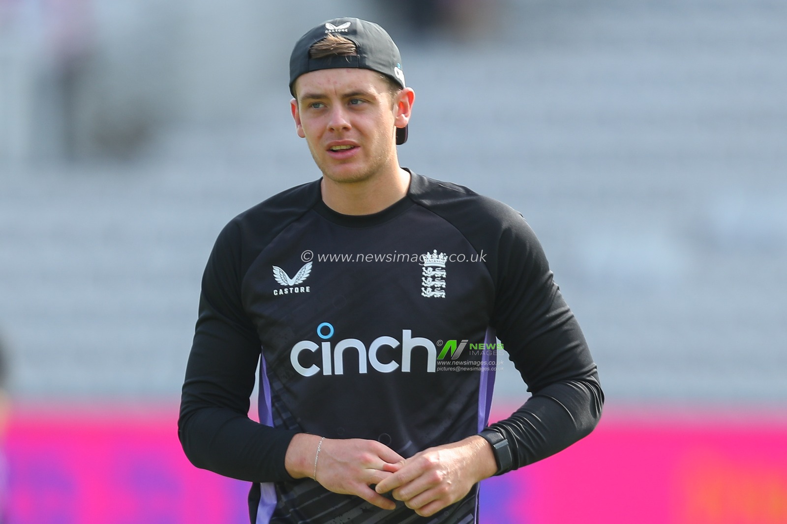 Jamie Smith of England warms up prior to the England v Sri Lanka 2nd Rothesay Test Match Day 4 at Lords, London, United Kingdom, 1st September 2024

(Photo by Izzy Poles/News Images)