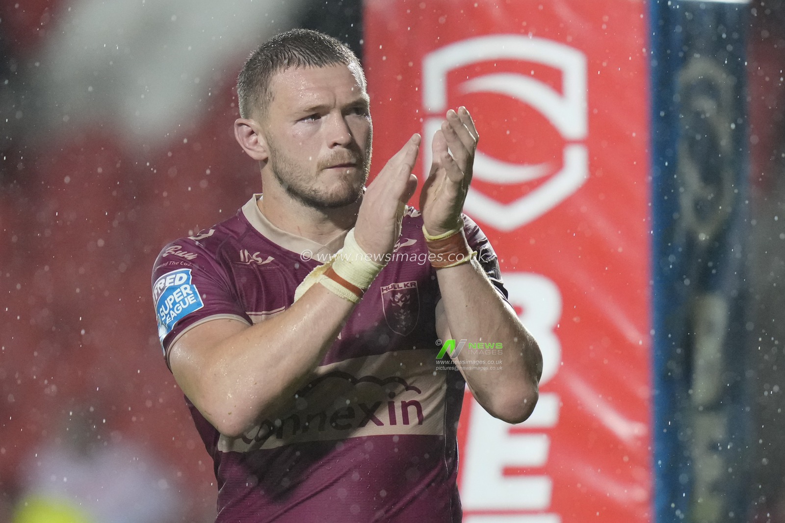 James Batchelor #16 of Hull KR salutes the fans after the Betfred Super League Round 22 match St Helens vs Hull KR at Totally Wicked Stadium, St Helens, United Kingdom, 18th August 2023

(Photo by Steve Flynn/News Images)