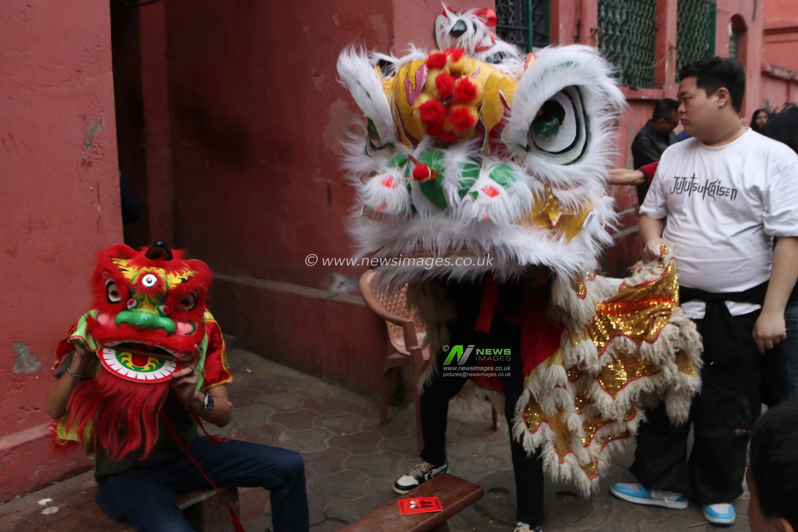 Participants are seen performing dragon dance in front of a crowd on the occasion of Lunar new year in Kolkata , India , on 29,January 2025..Pictures by Debajyoti Chakraborty.(Photo: Debajyoti Chakraborty/News Images)