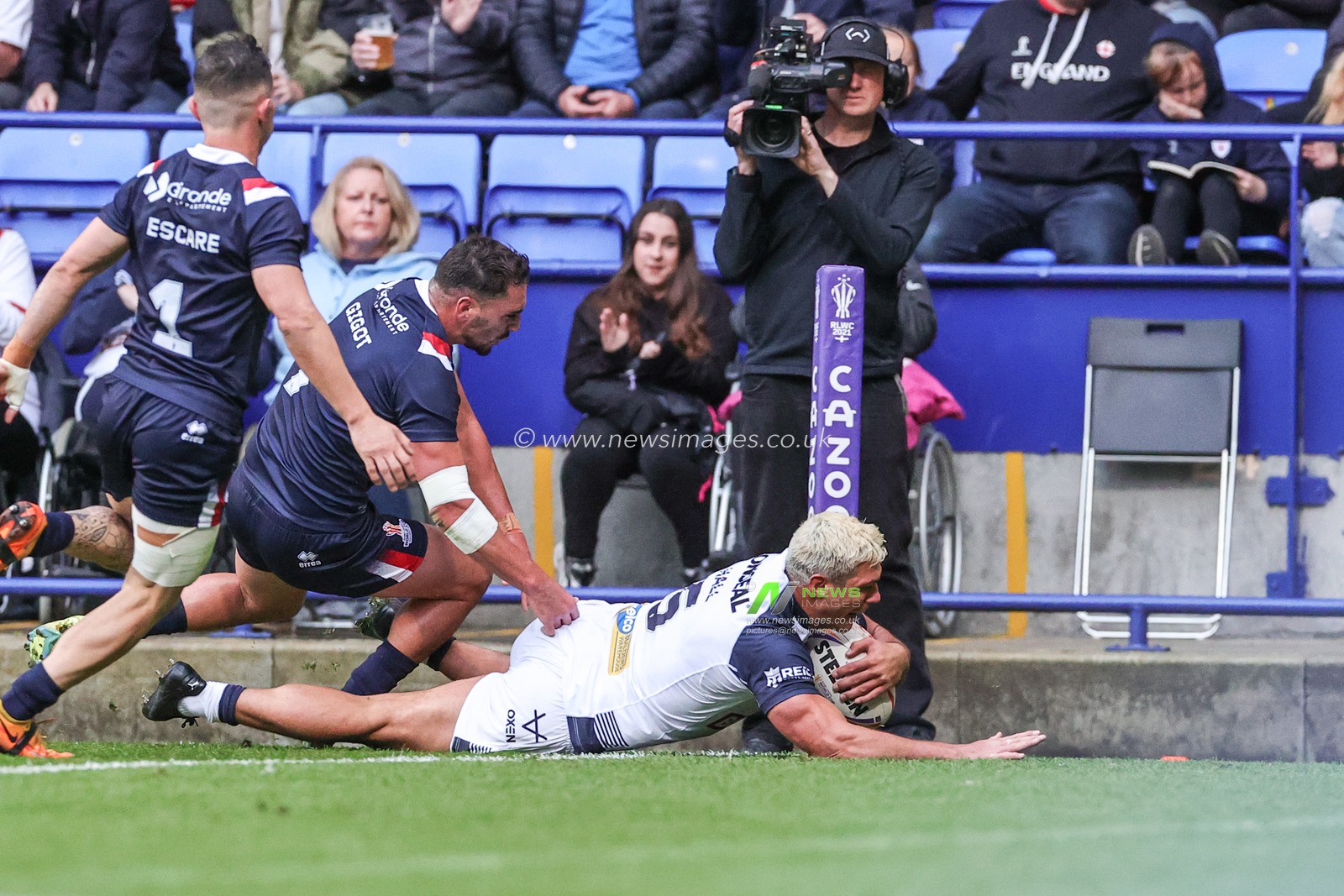 Ryan Hall of England goes over for a try  during the Rugby League World Cup 2021 Group A match England vs France at University of Bolton Stadium, Bolton, United Kingdom, 22nd October 2022

(Photo by Mark Cosgrove/News Images)