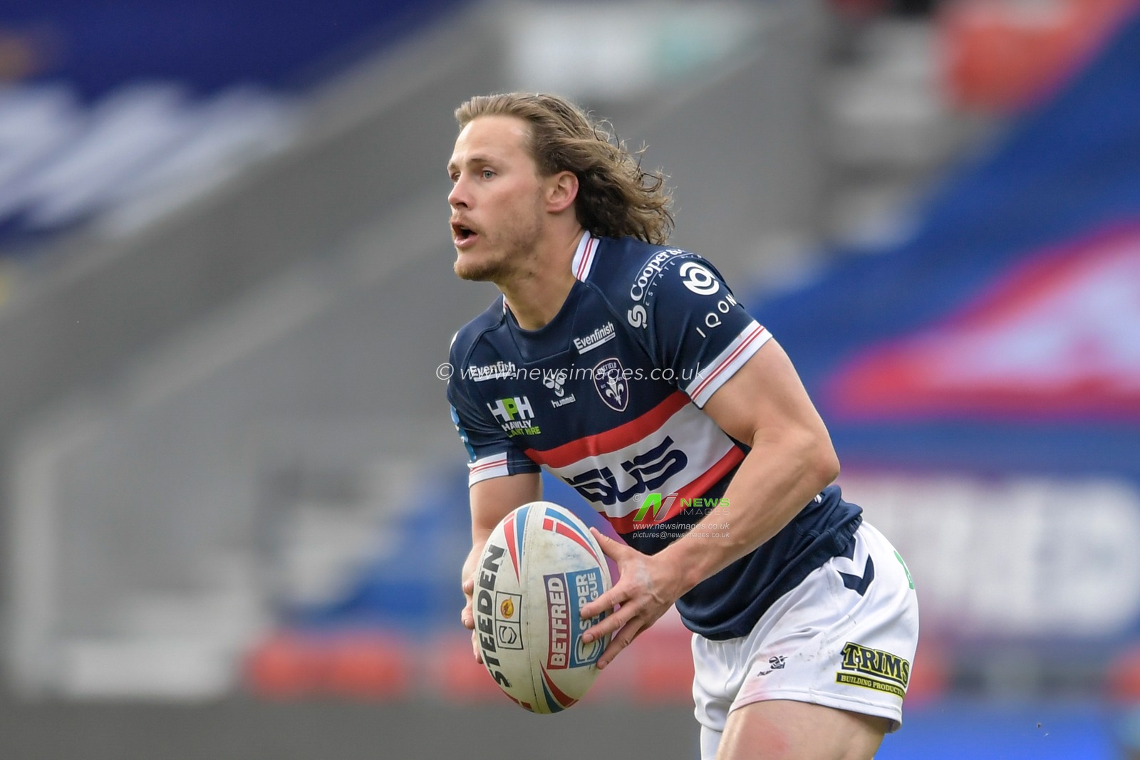 Jacob Miller (6) of Wakefield Trinity with the ball