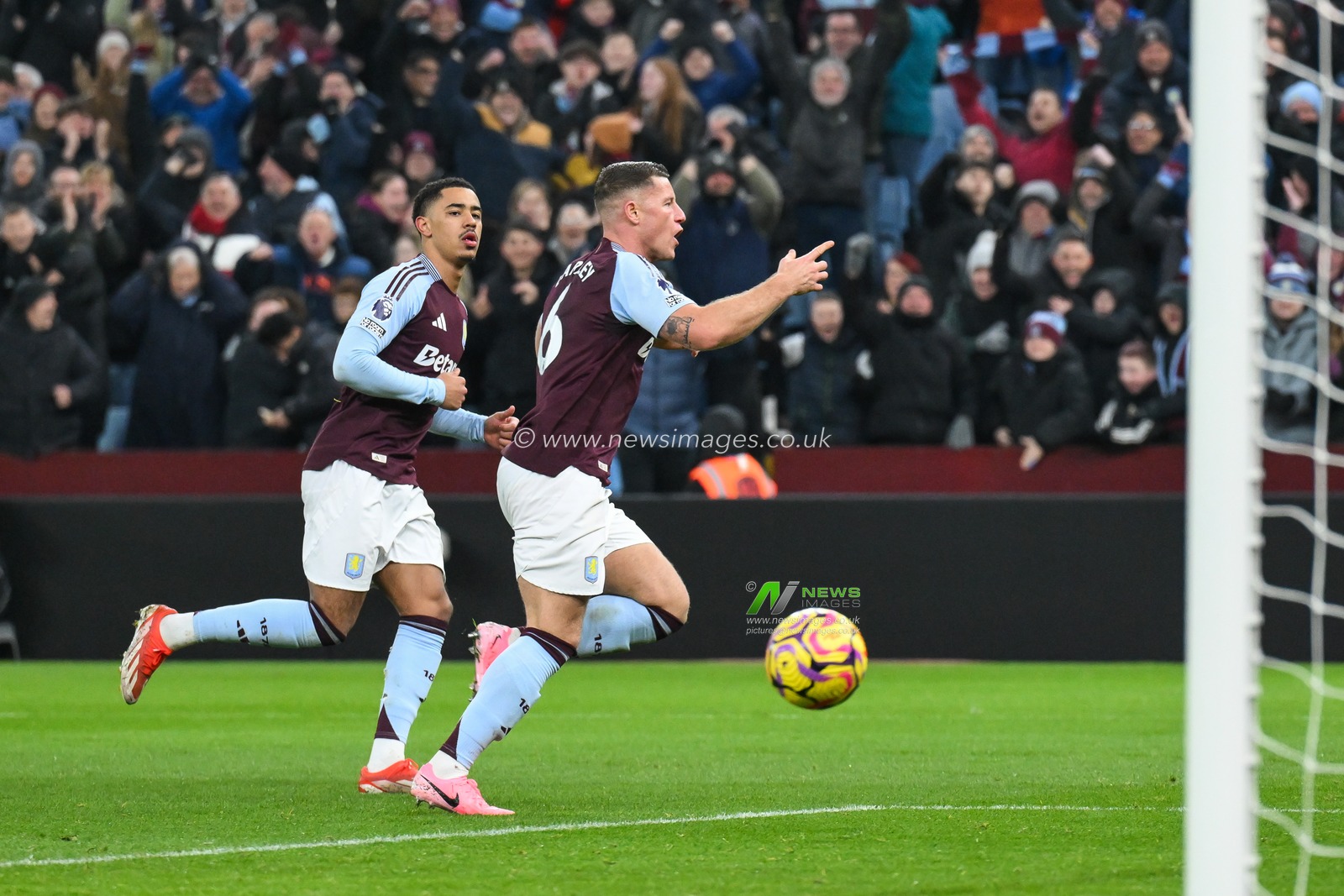 Ross Barkley of Aston Villa celebrates his goal to make it 1-0 during the Premier League match Aston Villa vs Leicester City at Villa Park, Birmingham, United Kingdom, 4th January 2025

(Photo by Craig Thomas/News Images)