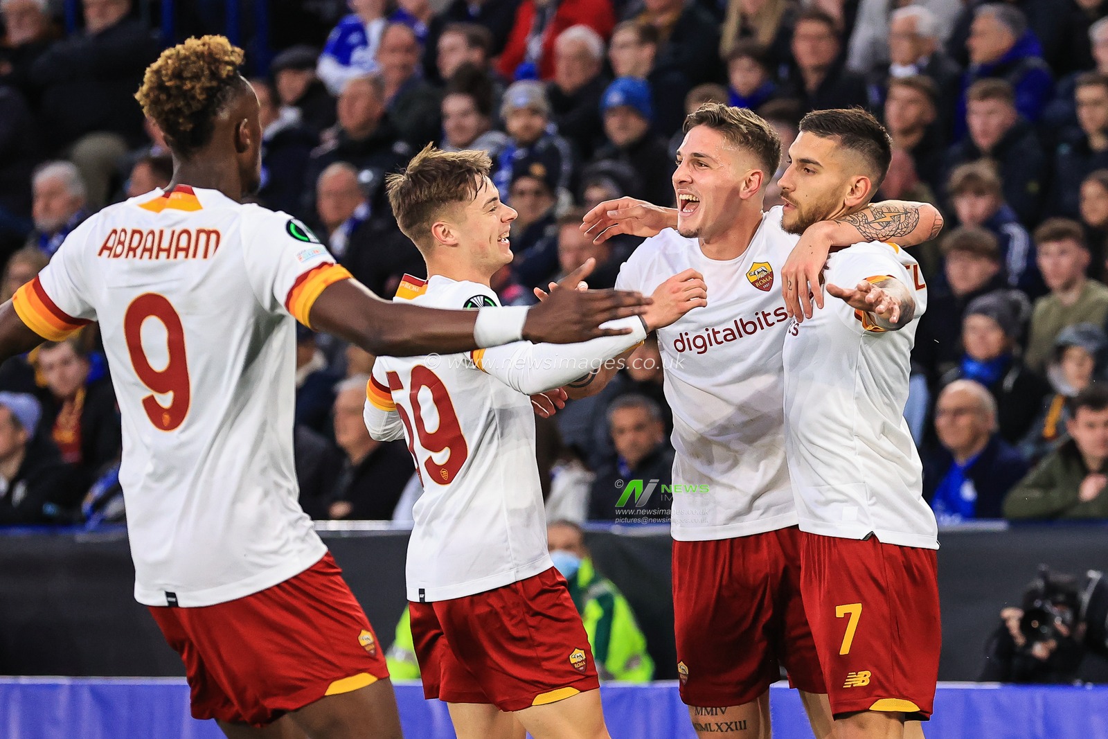 Lorenzo Pellegrini #7 of Roma celebrates his goal to make it  0-1