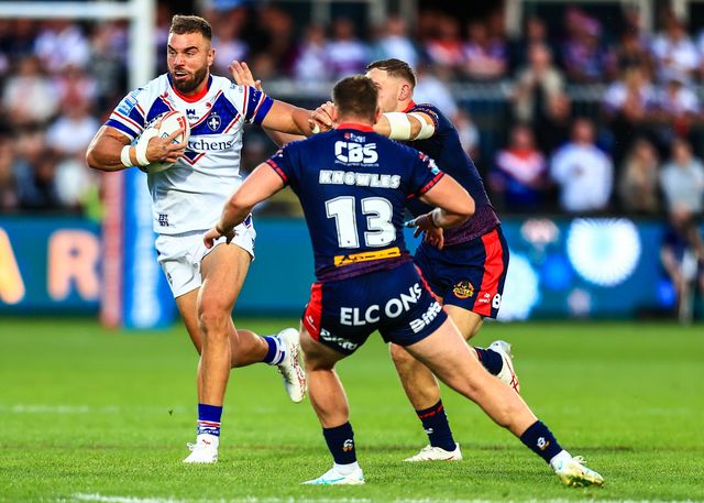 Mike McMeeken of Wakefield Trinity breaks with the ball during the Betfred Super League round 21 match Wakefield Trinity vs St Helens at DIY Kitchens Stadium, Wakefield, United Kingdom, 8th August 2025

(Photo by Richard Bierton/News Images)