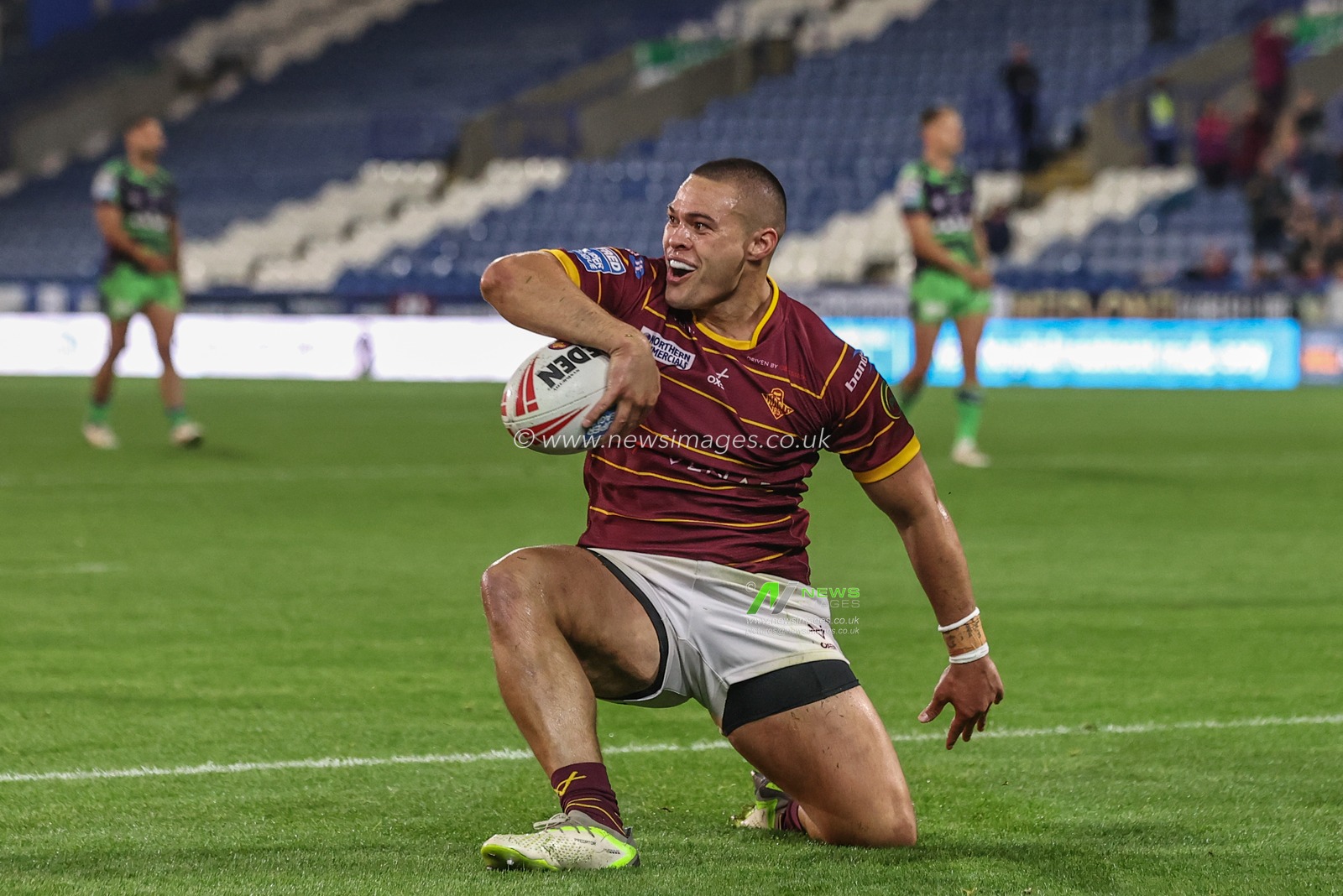 Tui Lolohea of Huddersfield Giants celebrates his try during the Betfred Super League Round 27 match Huddersfield Giants vs Castleford Tigers at John Smith's Stadium, Huddersfield, United Kingdom, 19th September 2024

(Photo by Alfie Cosgrove/News Images)