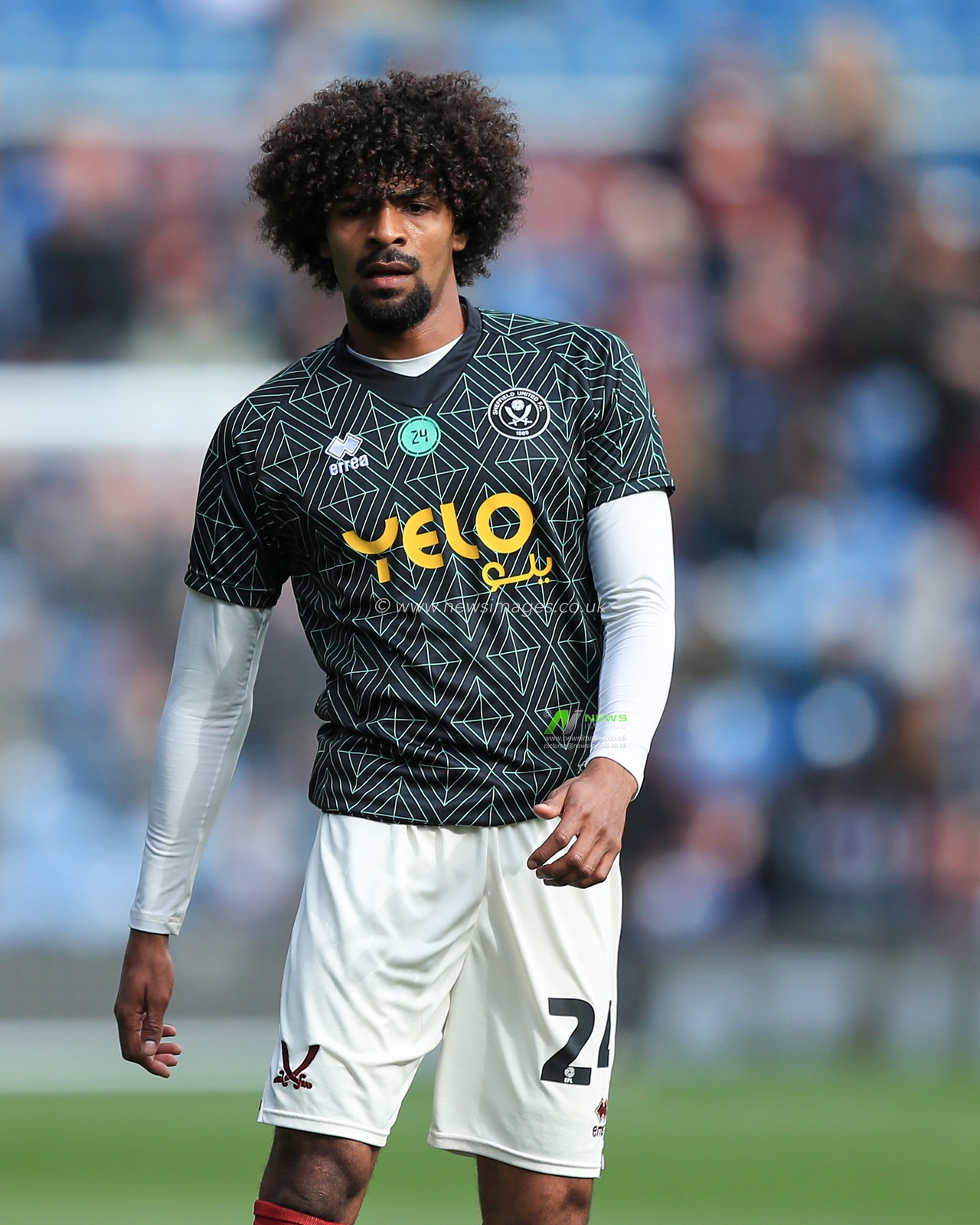 Hamza Choudhury of Sheffield United warms up during the Sky Bet Championship match Burnley vs Sheffield United at Turf Moor, Burnley, United Kingdom, 21st April 2025

(Photo by Jorge Horsted/News Images)