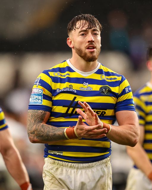 Warrington players applaud the fans a the final whistle during the Betfred Super League round 25 match Hull FC vs Warrington Wolves at MKM Stadium, Hull, United Kingdom on 29 August 2026

(Photo by Alfie Cosgrove/News Images)