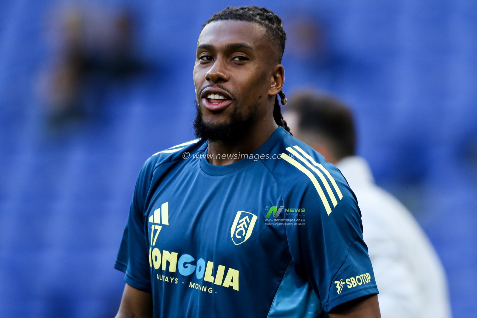 Alex Iwobi of Fulham warms up ahead of the Premier League match Everton vs Fulham at Hill Dickinson Stadium, Liverpool, United Kingdom, 8th November 2025

(Photo by Jorge Horsted/News Images)

*** GER AUT SUI OUT ***