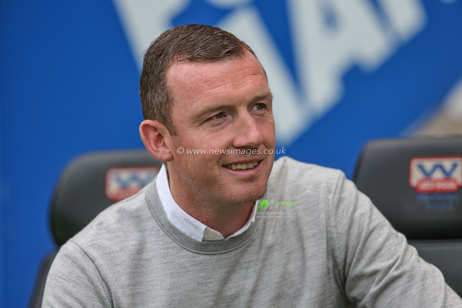 Neill Collins Head coach of Barnsley during the Sky Bet League 1 match Wigan Athletic vs Barnsley at DW Stadium, Wigan, United Kingdom, 26th August 2023

(Photo by Mark Cosgrove/News Images)