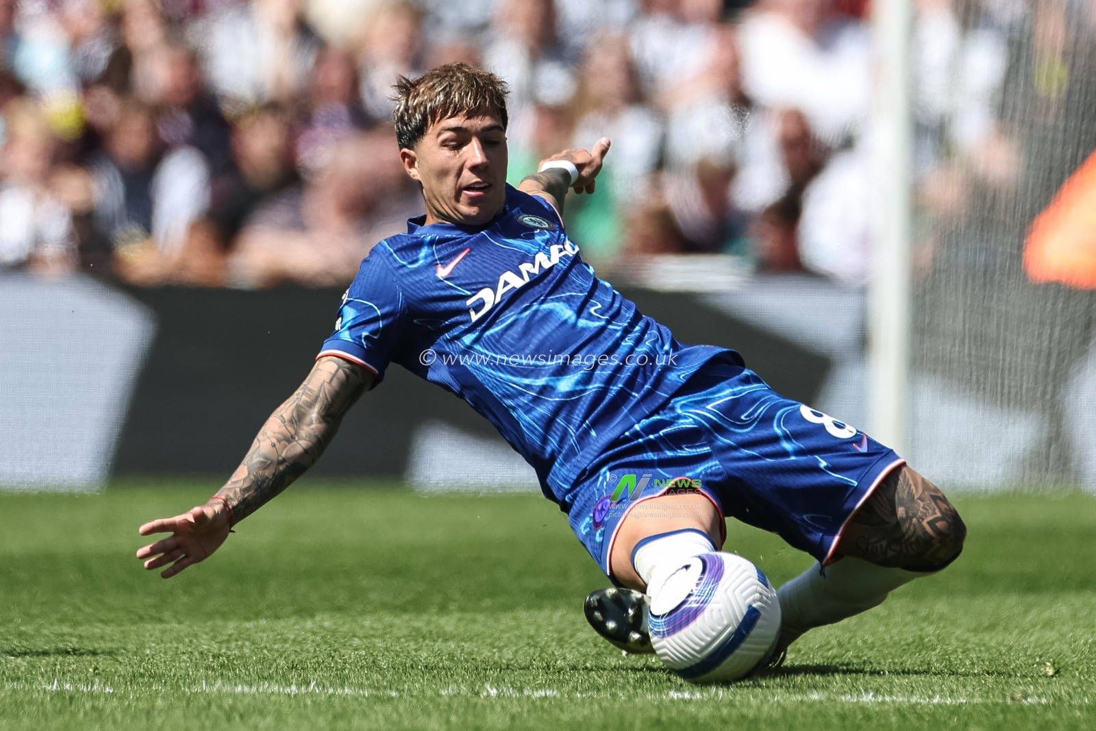 Enzo FernÃ¡ndez of Chelsea in action during the Premier League match Newcastle United vs Chelsea at St. James's Park, Newcastle, United Kingdom, 11th May 2025

(Photo by Mark Cosgrove/News Images)