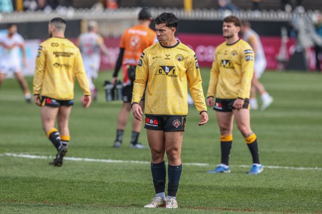 Daejarn Asi of Castleford Tigers during pre-game warm up during the Betfred Super League Round 5 match Castleford Tigers vs Catalans Dragons at The Mend-A-Hose Jungle, Castleford, United Kingdom, 22nd March 2025

(Photo by Alfie Cosgrove/News Images)
