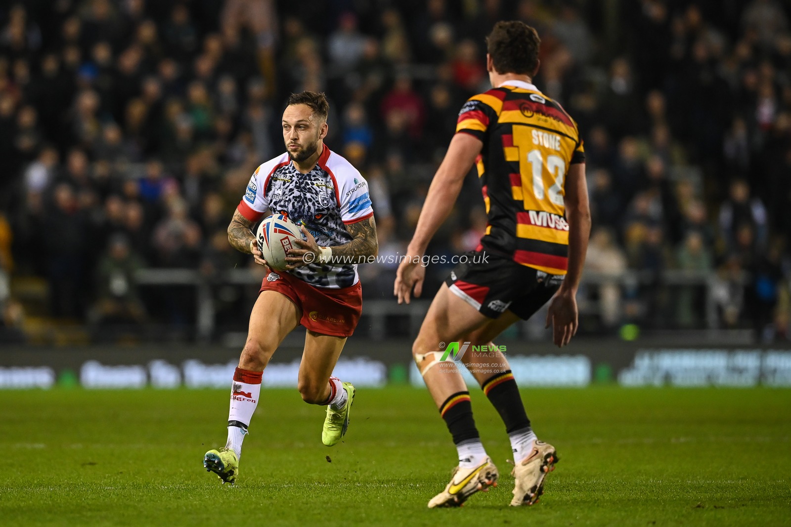 Gareth Oâ€™Brien #17 of Leigh Leopards makes a break during the Betfred Super League Round 1 match Leigh Leopards vs Salford Red Devils at Leigh Sports Village, Leigh, United Kingdom, 17th February 2023

(Photo by Craig Thomas/News Images)