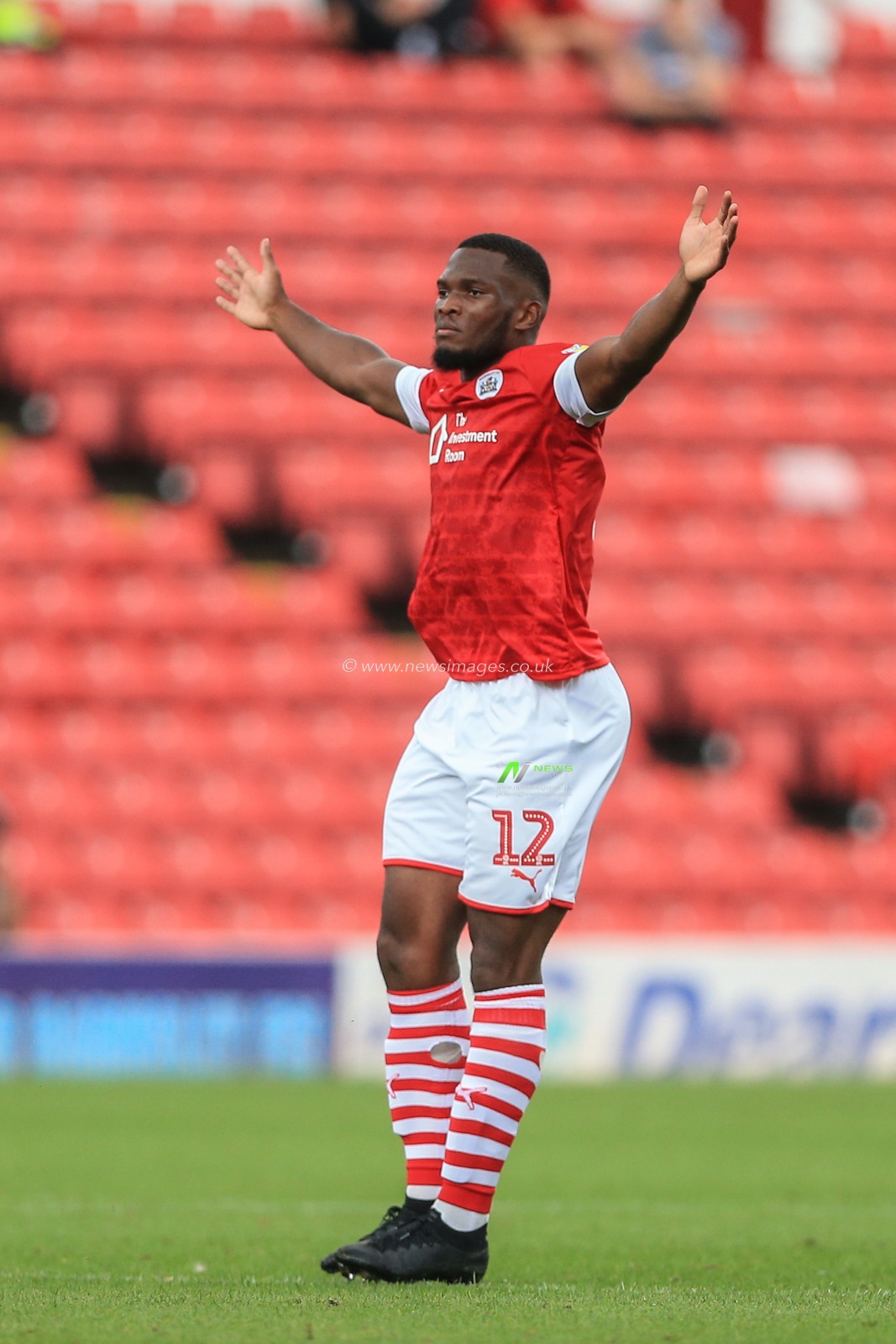 3rd August 2019, Oakwell, Barnsley, England; Sky Bet Championship, Barnsley vs Fulham ; Dimitri Cavare (12) of Barnsley during the game


Credit: Mark Cosgrove/News Images

English Football League images are subject to DataCo Licence