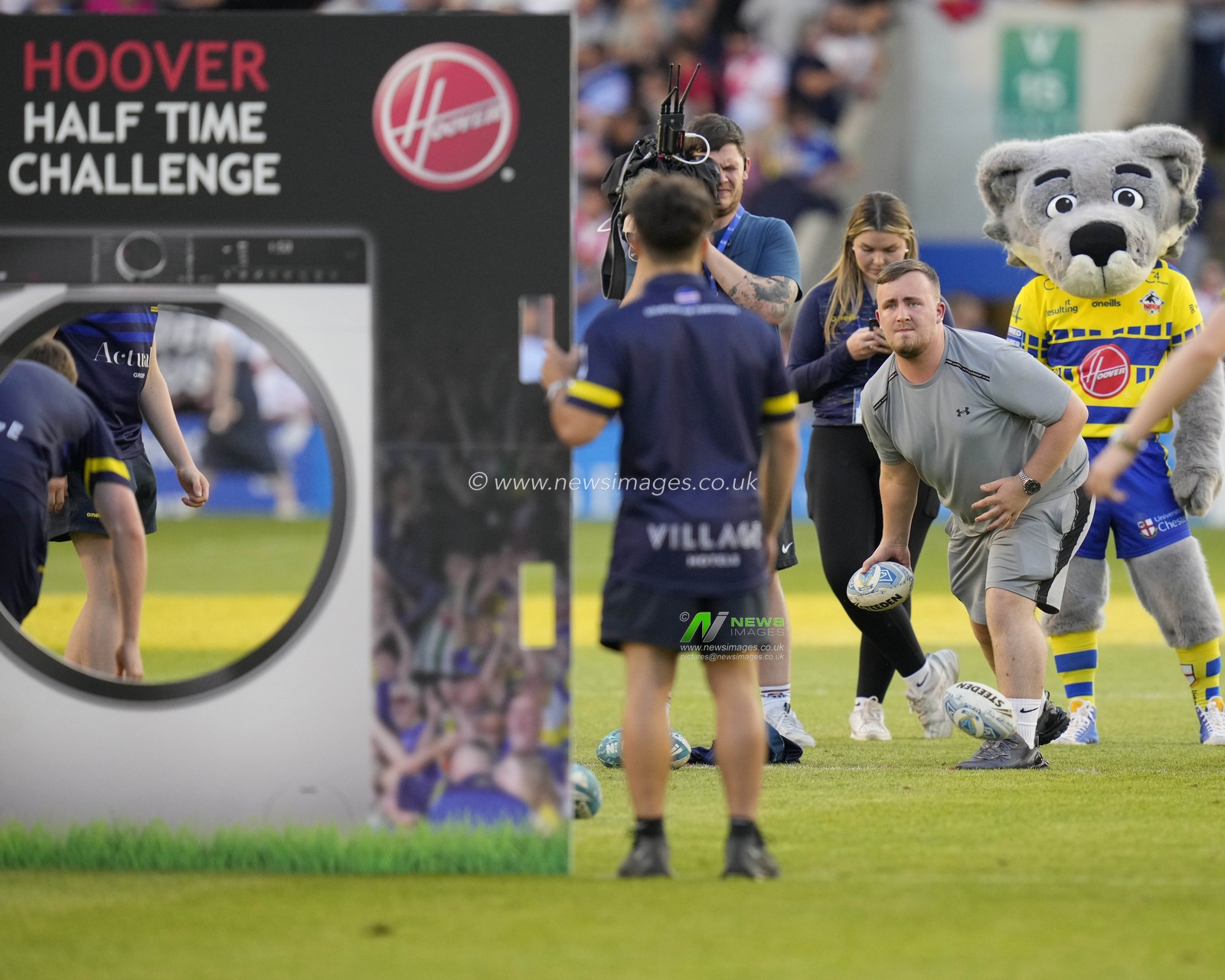 Luke â€œThe Nukeâ€ Littler a young Warrington darts sensation plays the Hoover half time challenge during the Betfred Super League Round 18 match Warrington Wolves vs St Helens at Halliwell Jones Stadium, Warrington, United Kingdom, 7th July 2023

(Photo by Steve Flynn/News Images)