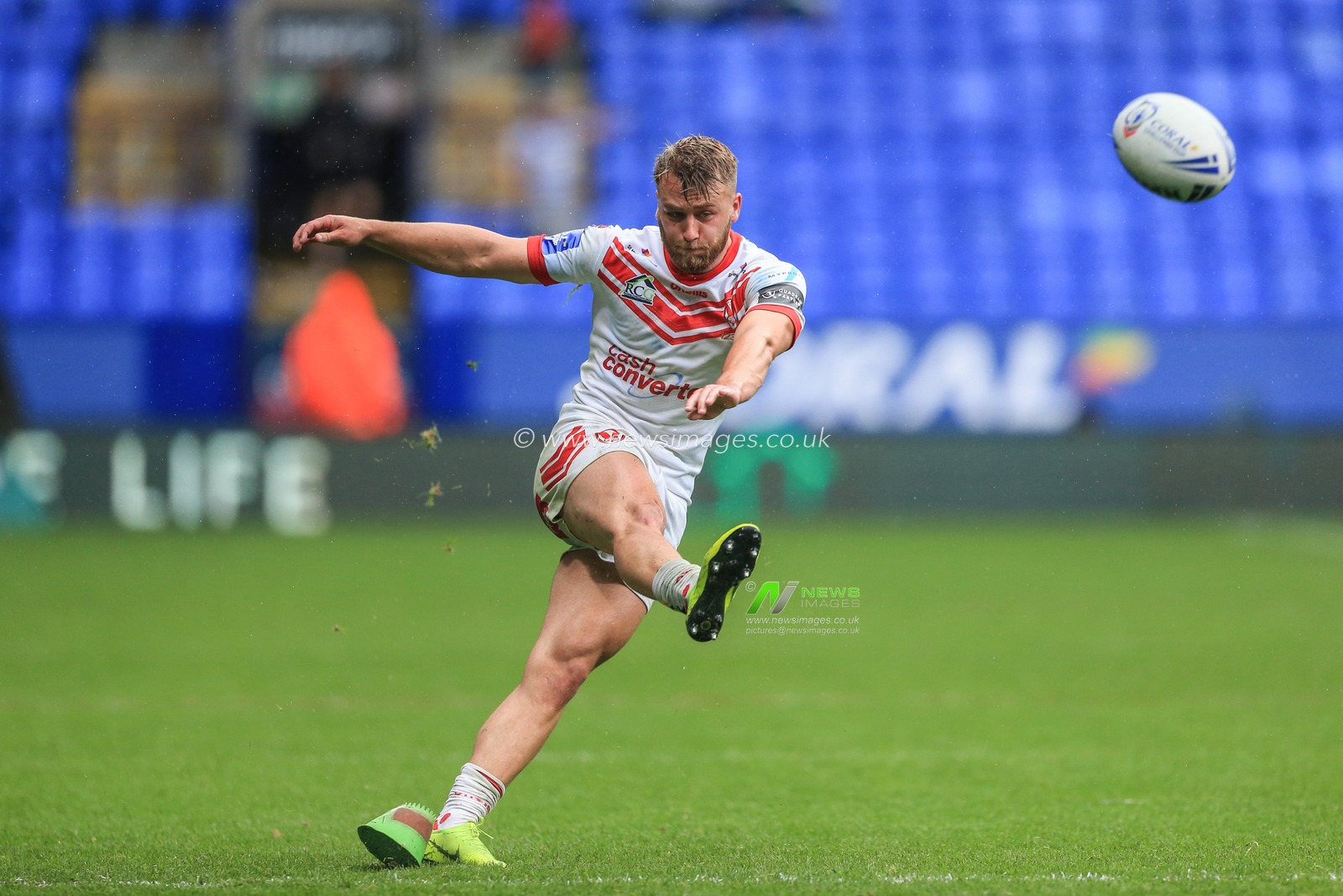 27th July 2019 , University of Bolton Stadium, Bolton, England; 2019 Coral Challenge Cup Semi-Final, St Helens vs Halifax RLFC ; Danny Richardson (7) of St Helens converts 


Credit: Mark Cosgrove/News Images