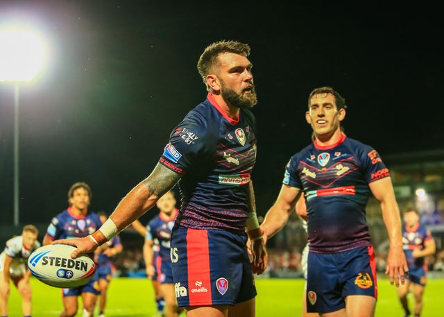 Kyle Feldt of St. Helens celebrates his try during the Betfred Super League round 21 match Wakefield Trinity vs St Helens at DIY Kitchens Stadium, Wakefield, United Kingdom, 8th August 2025

(Photo by Richard Bierton/News Images)