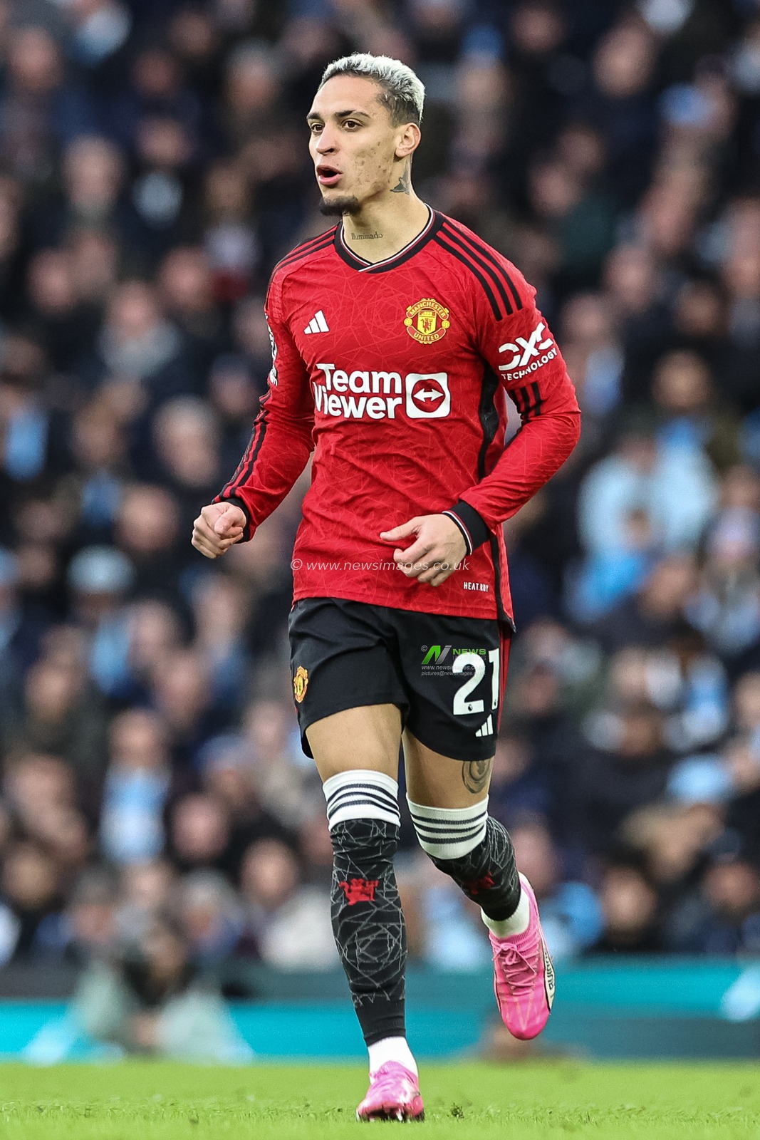 Antony of Manchester United during the Premier League match Manchester City vs Manchester United at Etihad Stadium, Manchester, United Kingdom, 3rd March 2024

(Photo by Mark Cosgrove/News Images)