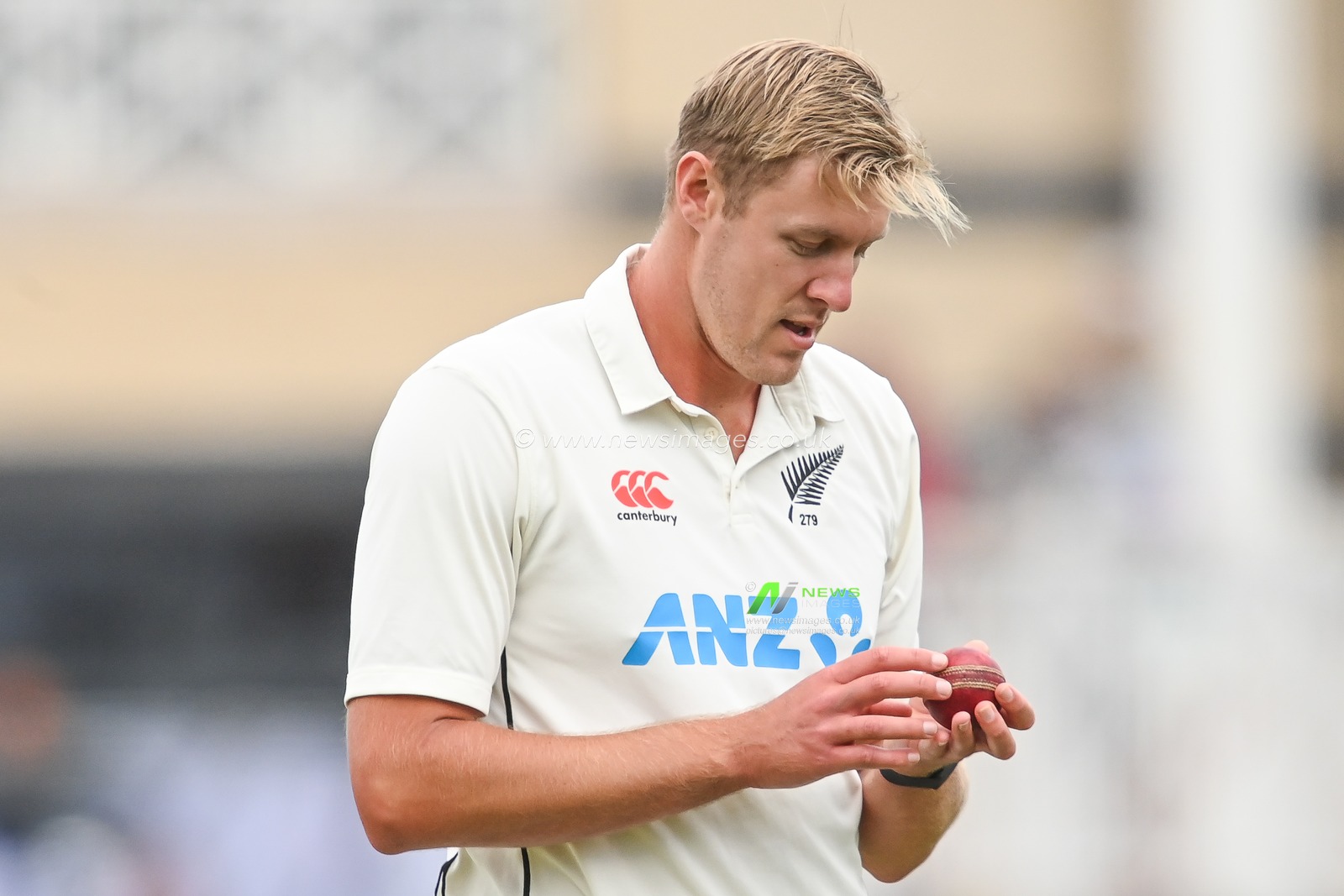 Kyle Jamieson of New Zealand prepares to bowl