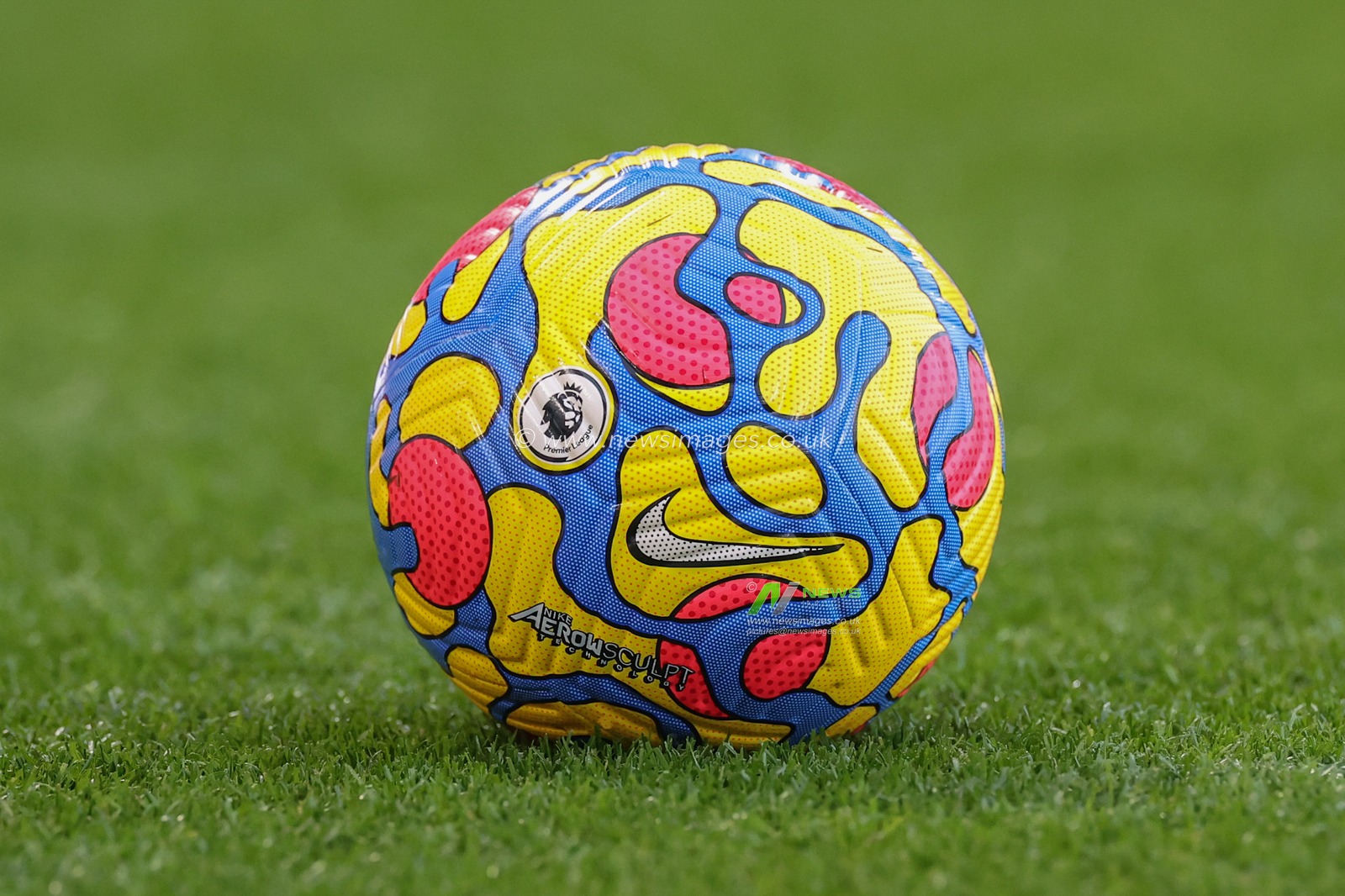 Premier Leagues Nike Aerowsculpt match ball