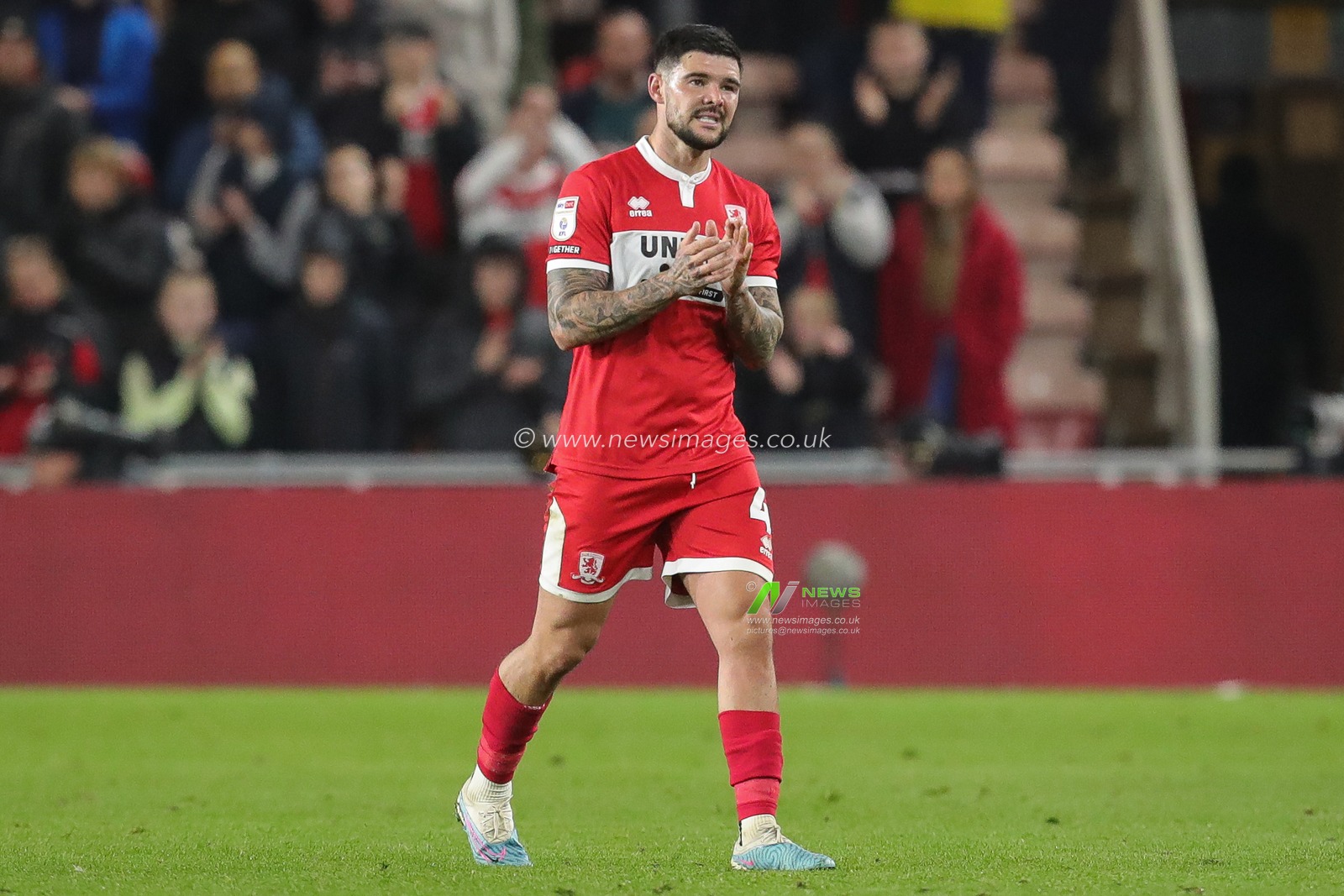 Alex Mowatt #4 of Middlesbrough claps his hands and applauds the supporters as he is substituted during the Sky Bet Championship match Middlesbrough vs Hull City at Riverside Stadium, Middlesbrough, United Kingdom, 19th April 2023

(Photo by James Heaton/News Images)