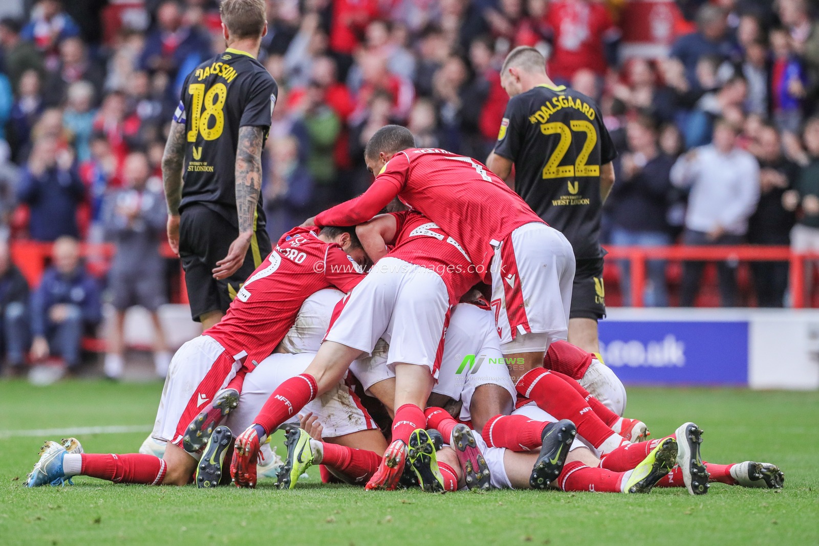 5th October 2019, City Ground, Nottingham, England; Sky Bet Championship, Nottingham Forest v Brentford : Ben Watson (8) of Nottingham Forest celebrates his goal to make it 1-0 

Credit: Mark Cosgrove/News Images
