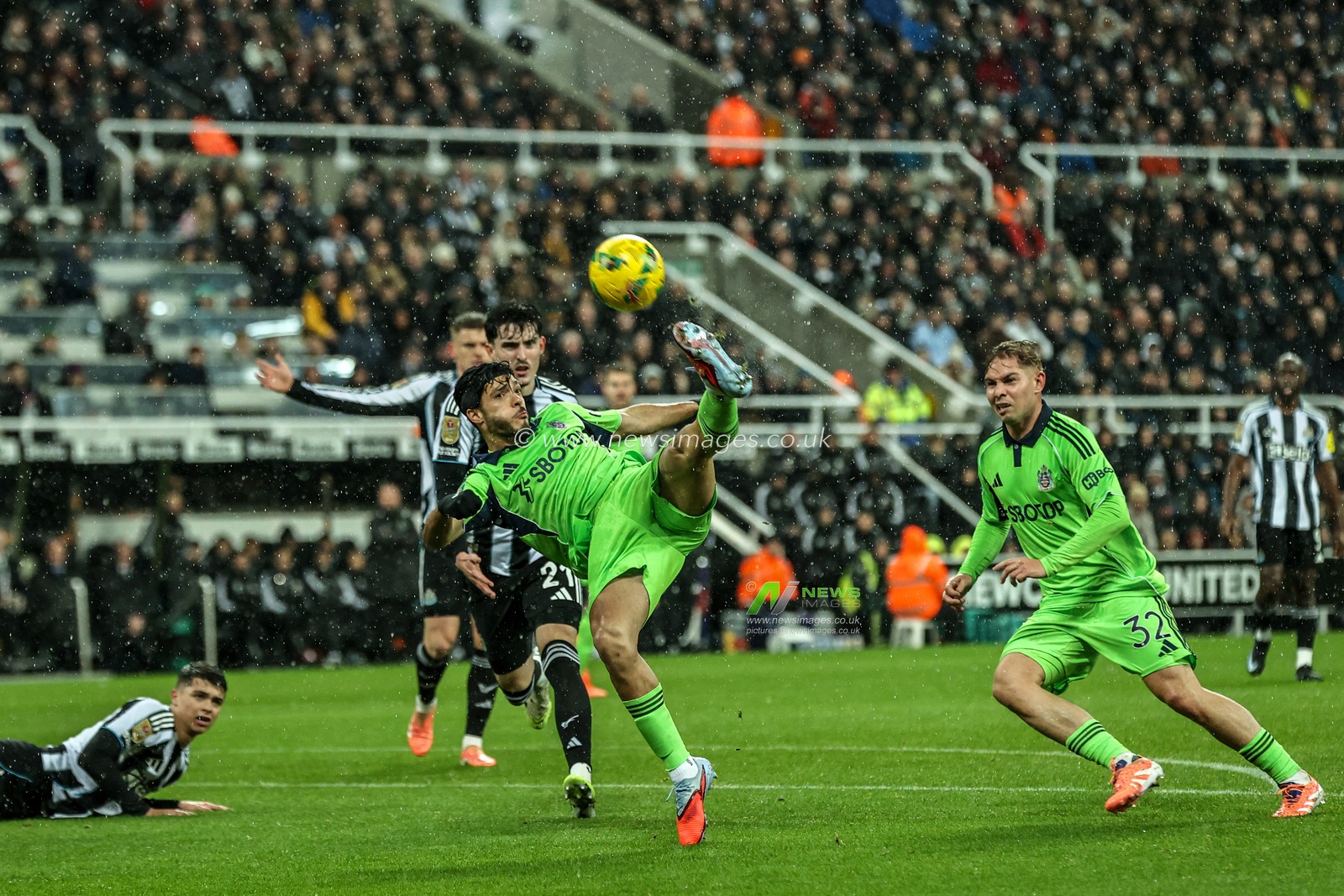 Raul Jimenez of Fulham takes a shot on goal during the Carabao Cup Quarter Final match Newcastle United vs Fulham at St. James's Park, Newcastle, United Kingdom, 17th December 2025

(Photo by Alfie Cosgrove/News Images)

*** GER AUT SUI OUT ***