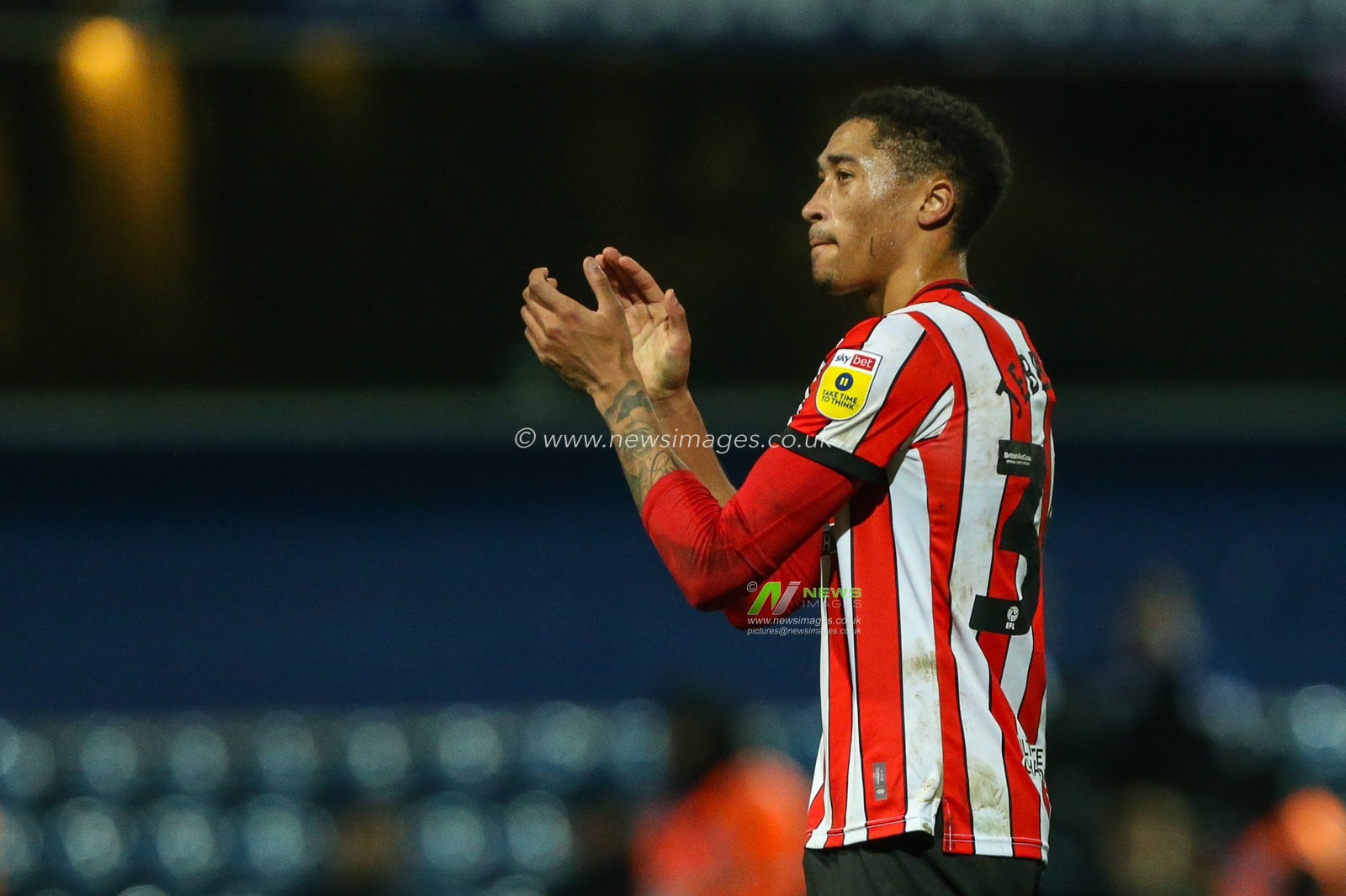 Daniel Jebbison #36 of Sheffield United acknowledges the fans at the final whistle during the Sky Bet Championship match Queens Park Rangers vs Sheffield United at Kiyan Prince Foundation Stadium, London, United Kingdom, 2nd January 2023

(Photo by Arron Gent/News Images)