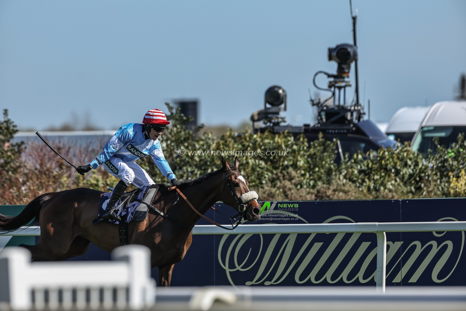 Cruz Control ridden by Stan Sheppard wins the 14:30 William Hill Handicap Chase during the Randox Grand National 2025 Day 3 Grand National Day at Aintree Racecourse, Liverpool, United Kingdom, 5th April 2025

(Photo by Mark Cosgrove/News Images)