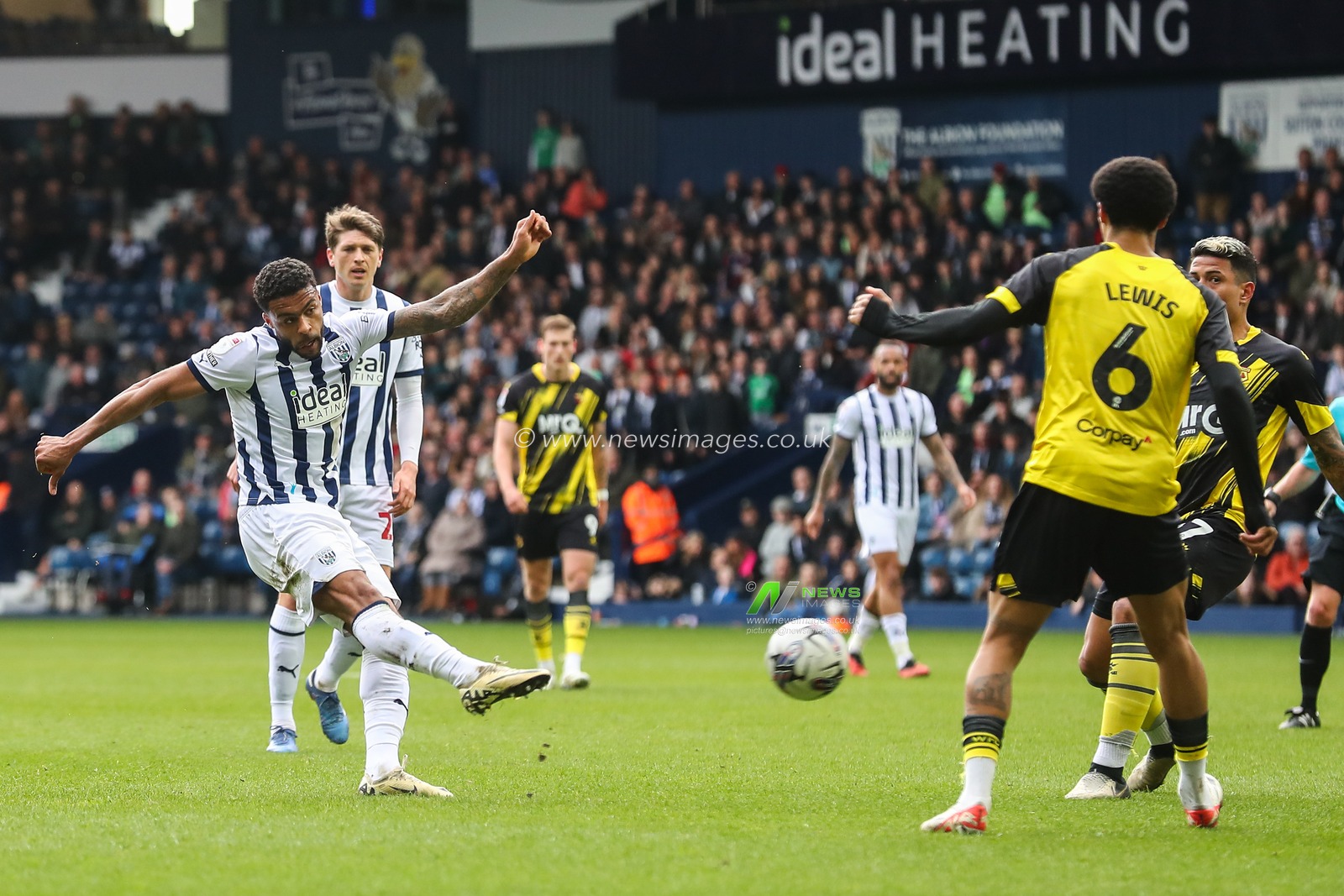 Darnell Furlong of West Bromwich Albion scores a goal to make it 2-2 during the Sky Bet Championship match West Bromwich Albion vs Watford at The Hawthorns, West Bromwich, United Kingdom, 1st April 2024

(Photo by Gareth Evans/News Images)