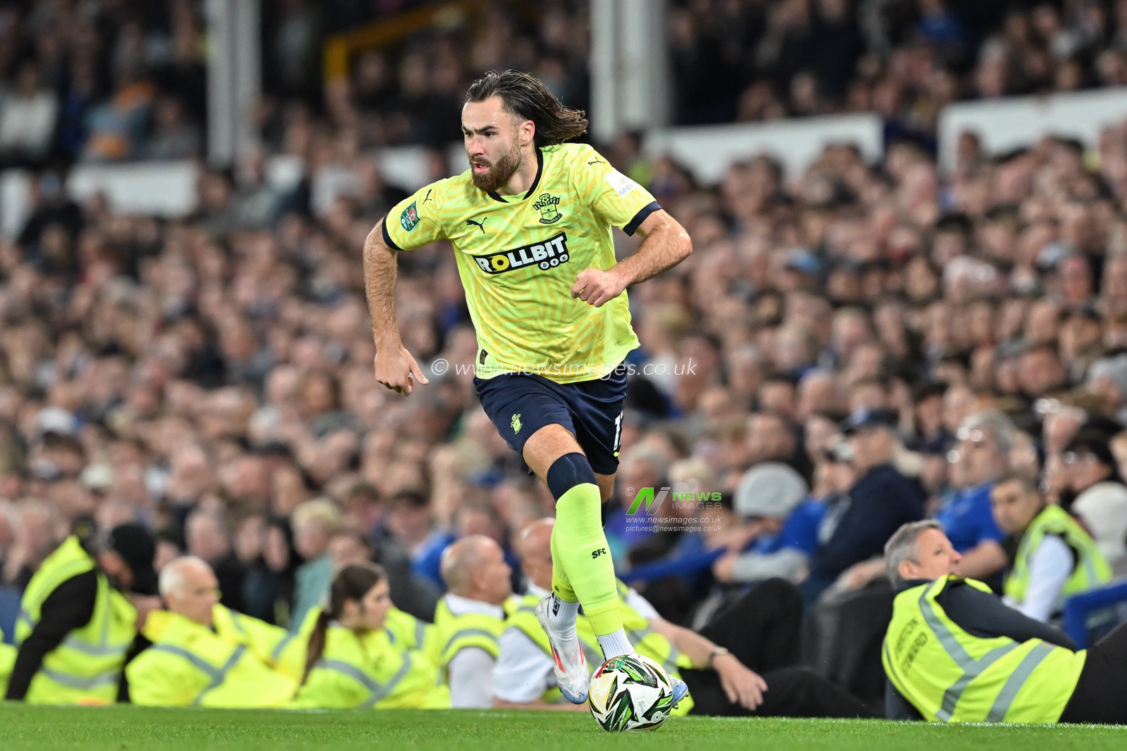 Ben Brereton DÃ­az of Southampton breaks forwards with the ball during the Carabao Cup match Everton vs Southampton at Goodison Park, Liverpool, United Kingdom, 17th September 2024

(Photo by Cody Froggatt/News Images)