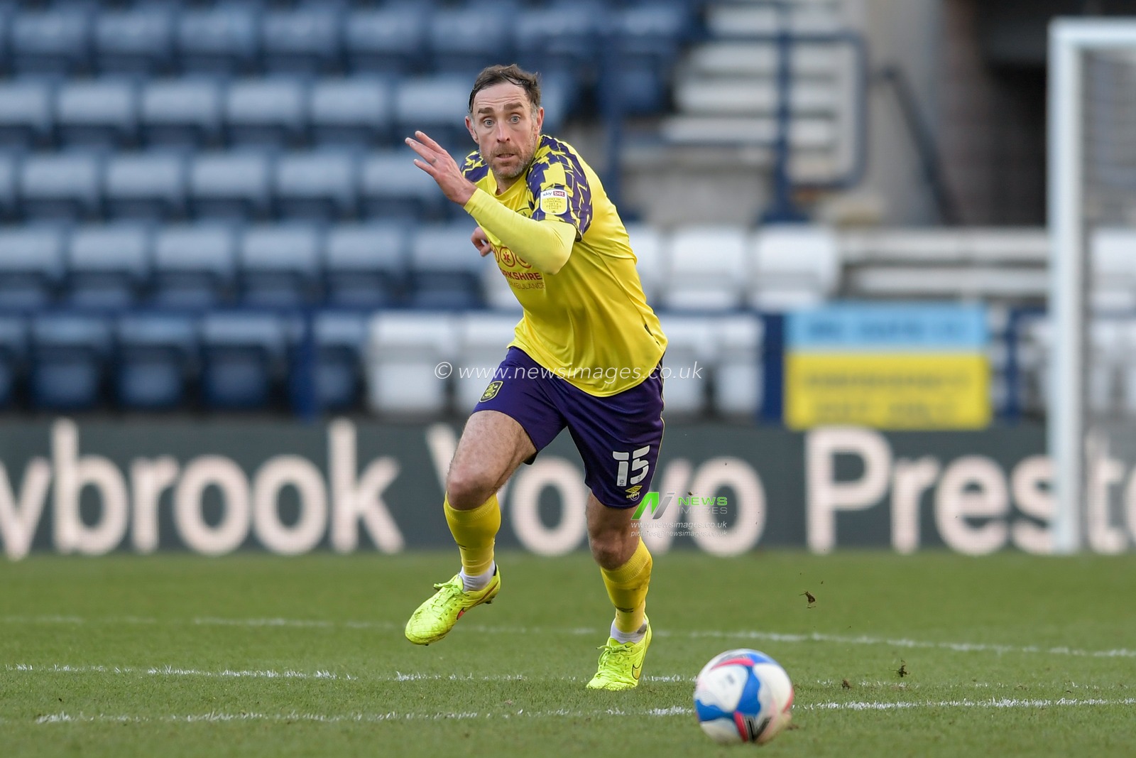 Richard Keogh #15 of Huddersfield Town runs forward with the ball