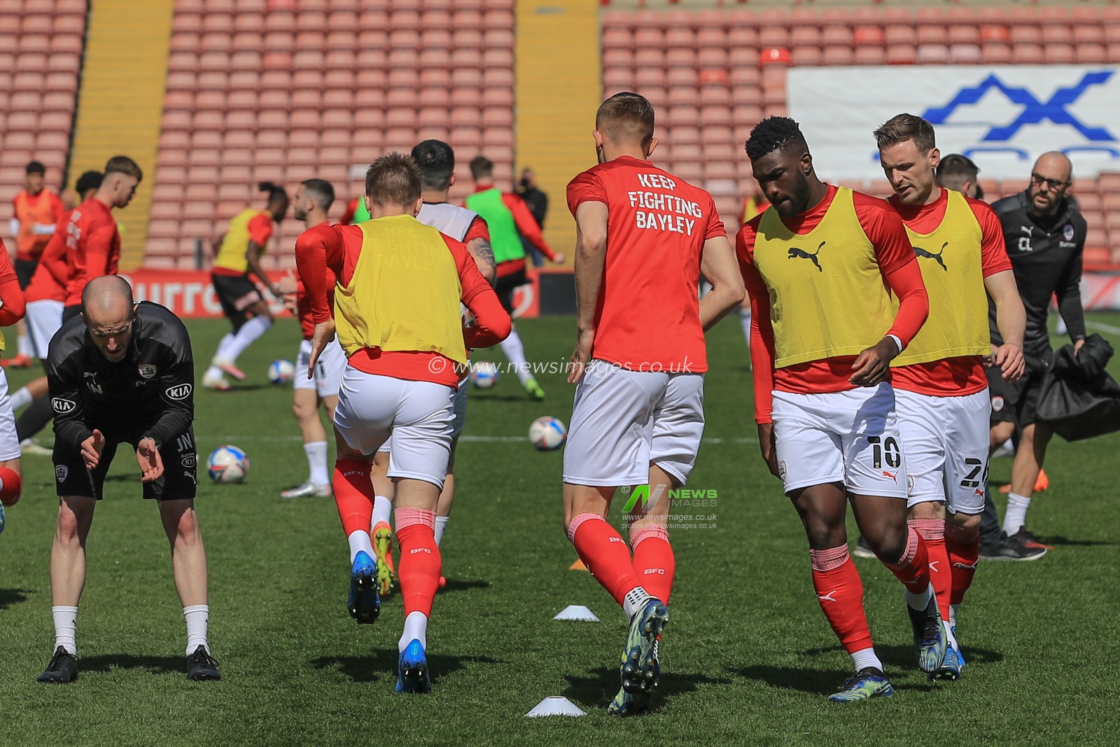 Daryl Dike #10 of Barnsley and his team mates during the pre-game warmup