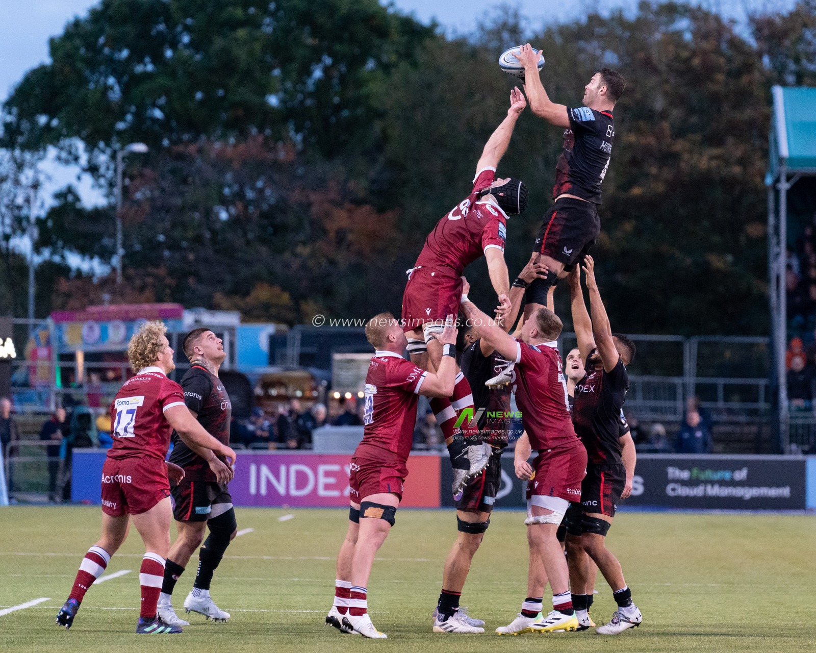 Callum Hunter-Hill #4 of Saracens wins the line out during the Gallagher Premiership match Saracens vs Sale Sharks at StoneX Stadium, London, United Kingdom, 30th October 2022

(Photo by Richard Washbrooke/News Images)