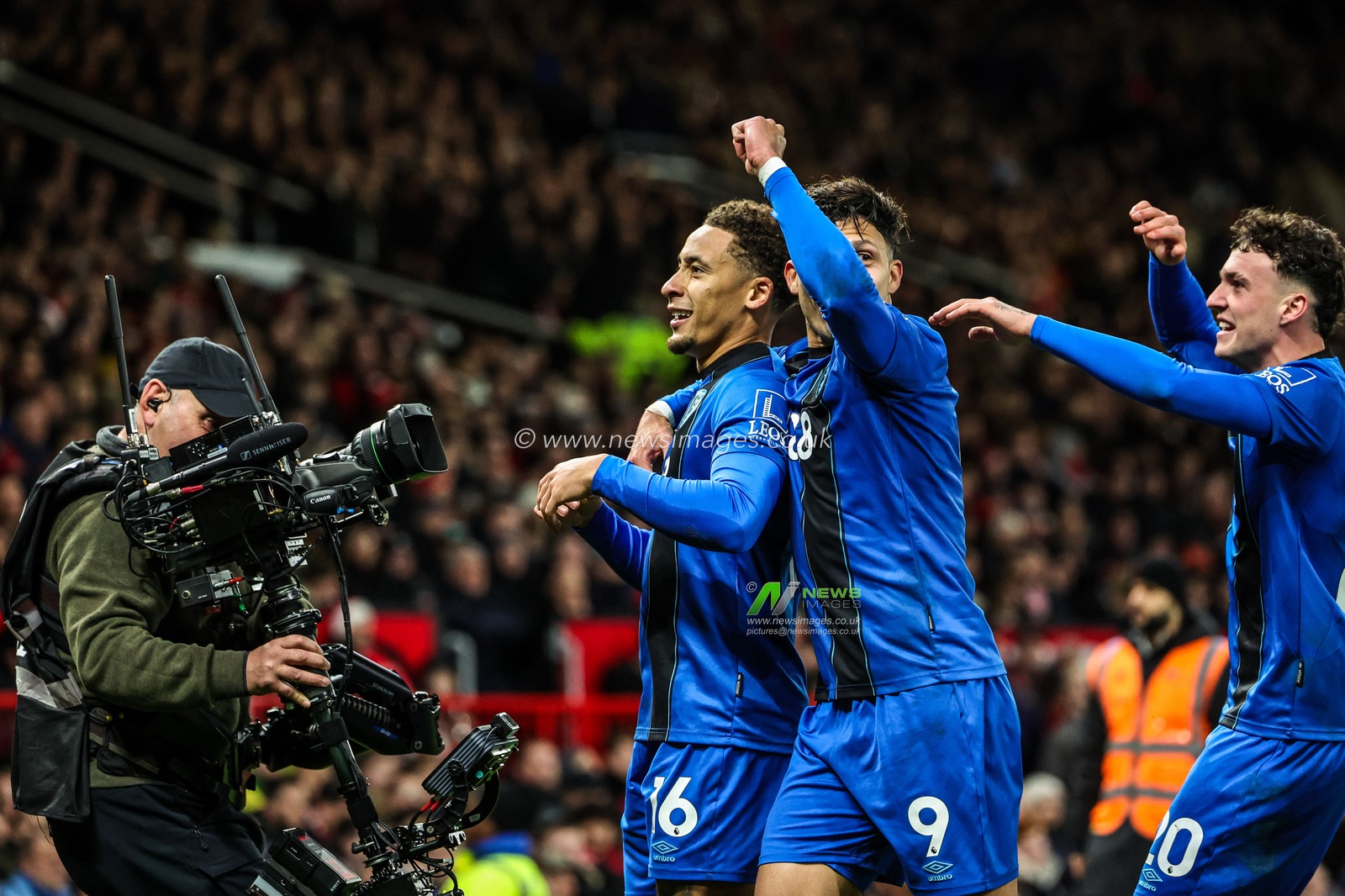 Marcus Tavernier of Bournemouth celebrates his goal to make it 2-3 during the Premier League match Manchester United vs Bournemouth at Old Trafford, Manchester, United Kingdom, 15th December 2025

(Photo by Mark Cosgrove/News Images)

*** GER AUT SUI OUT ***