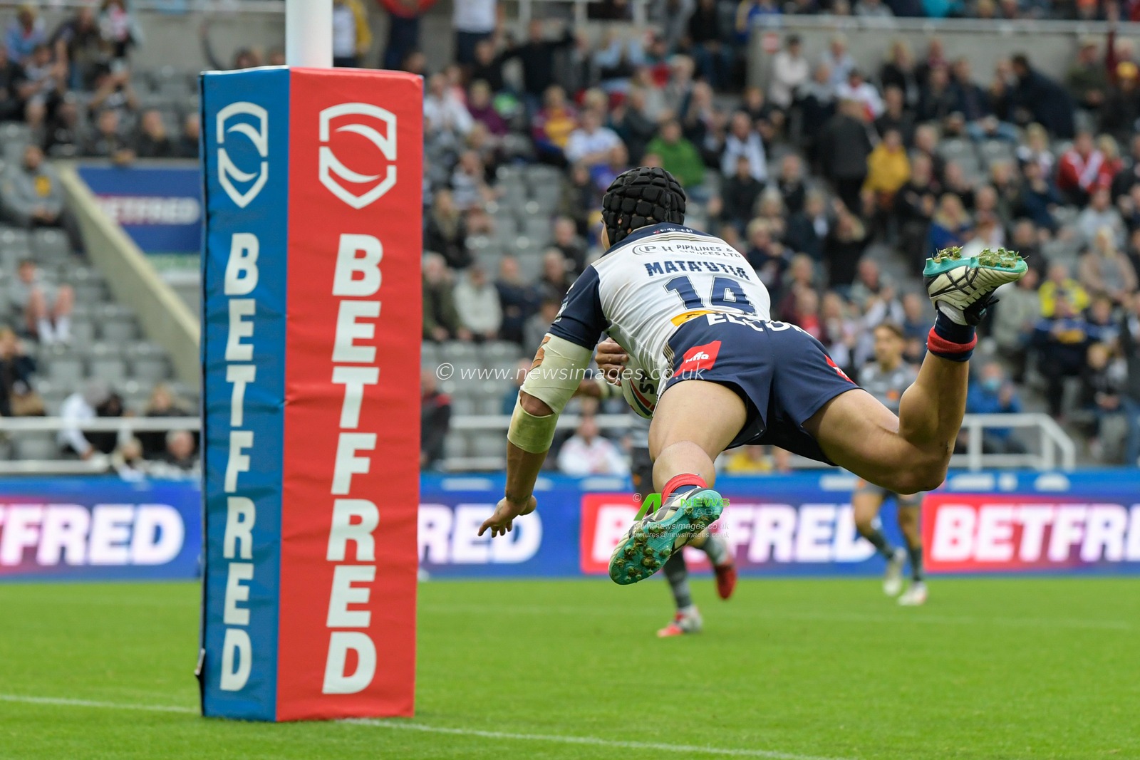 Sione Mata'utia (14) of St Helens goes over for a try to make it 22-6