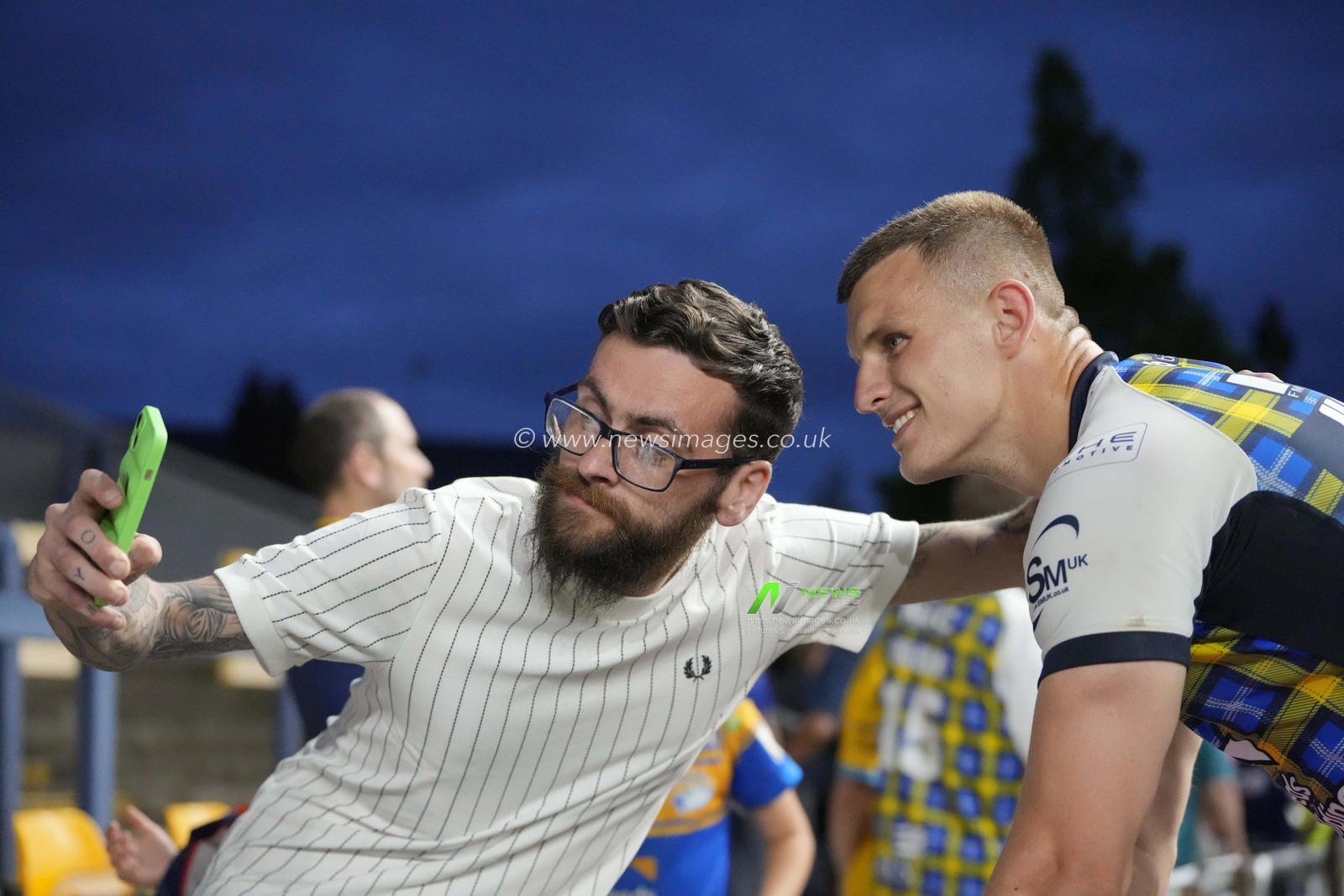 Ash Handley #5 of Leeds Rhinos poses for a selfie with a fan after the Betfred Super League Round 16 match Leeds Rhinos vs Huddersfield Giants at Headingley Stadium, Leeds, United Kingdom, 23rd June 2023

(Photo by Steve Flynn/News Images)