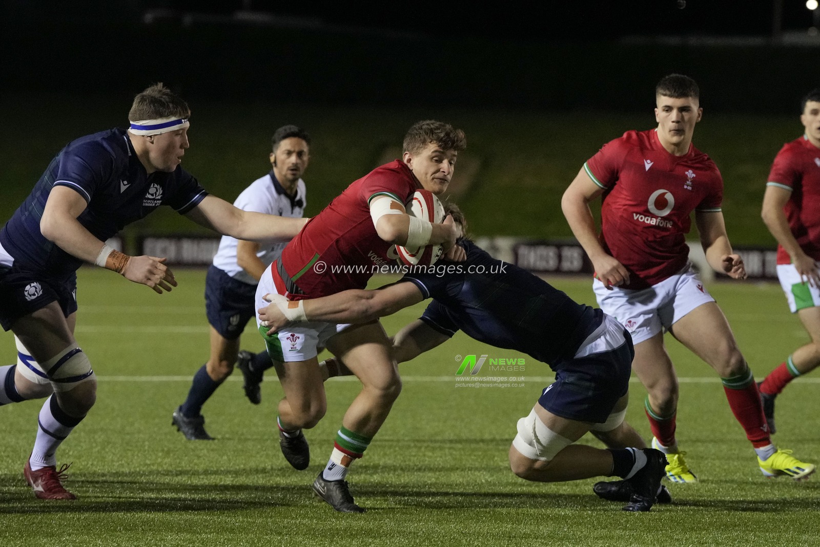 Ieuan Davies of Wales U20's breaks a tackle from Freddy Douglas of Scotland U20's during the 2024 Guinness U20 Six Nations match Wales U20s vs Scotland U20s at Stadiwm CSM, Colwyn Bay, United Kingdom, 2nd February 2024

(Photo by Steve Flynn/News Images)