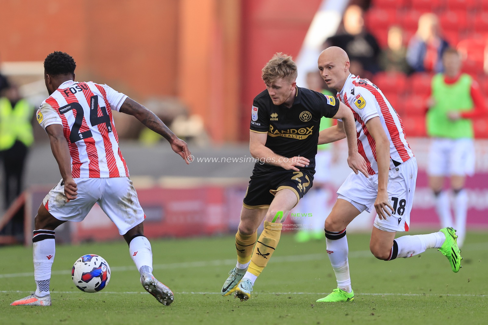 Tommy Doyle #22 of Sheffield United in action during the Sky Bet Championship match Stoke City vs Sheffield United at Bet365 Stadium, Stoke-on-Trent, United Kingdom, 8th October 2022

(Photo by Conor Molloy/News Images)