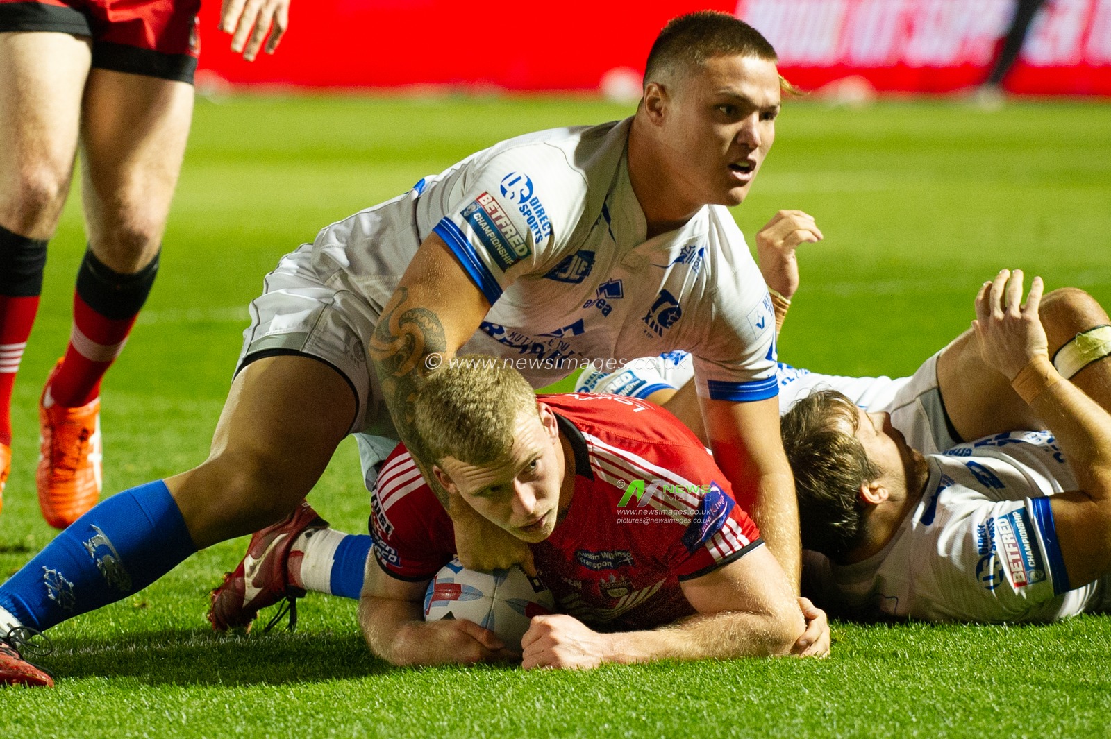 27th September 2018 , AJ Bell Stadium, Manchester, England; Betfred Super League Qualifiers, Salford Red Devils v Toulouse Olympique, Joey Lussick of Salford Red Devils scores scores a try

Credit:   Richard Long/News Images