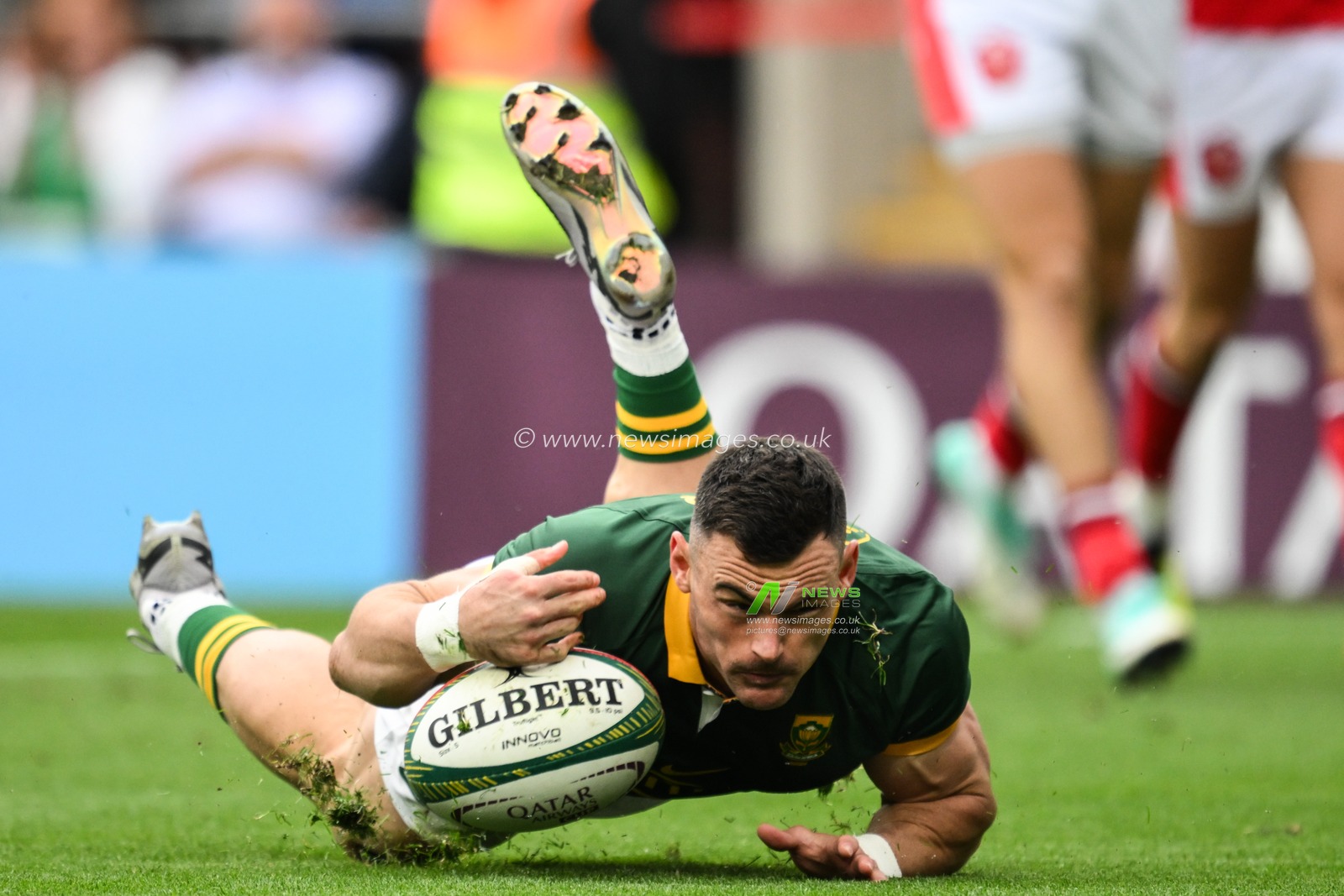 Jesse Kriel South Africa goes over for a try and makes the score 5-0 during the Qatar Airways Cup match South Africa vs Wales at Twickenham Stadium, Twickenham, United Kingdom, 22nd June 2024

(Photo by Craig Thomas/News Images)