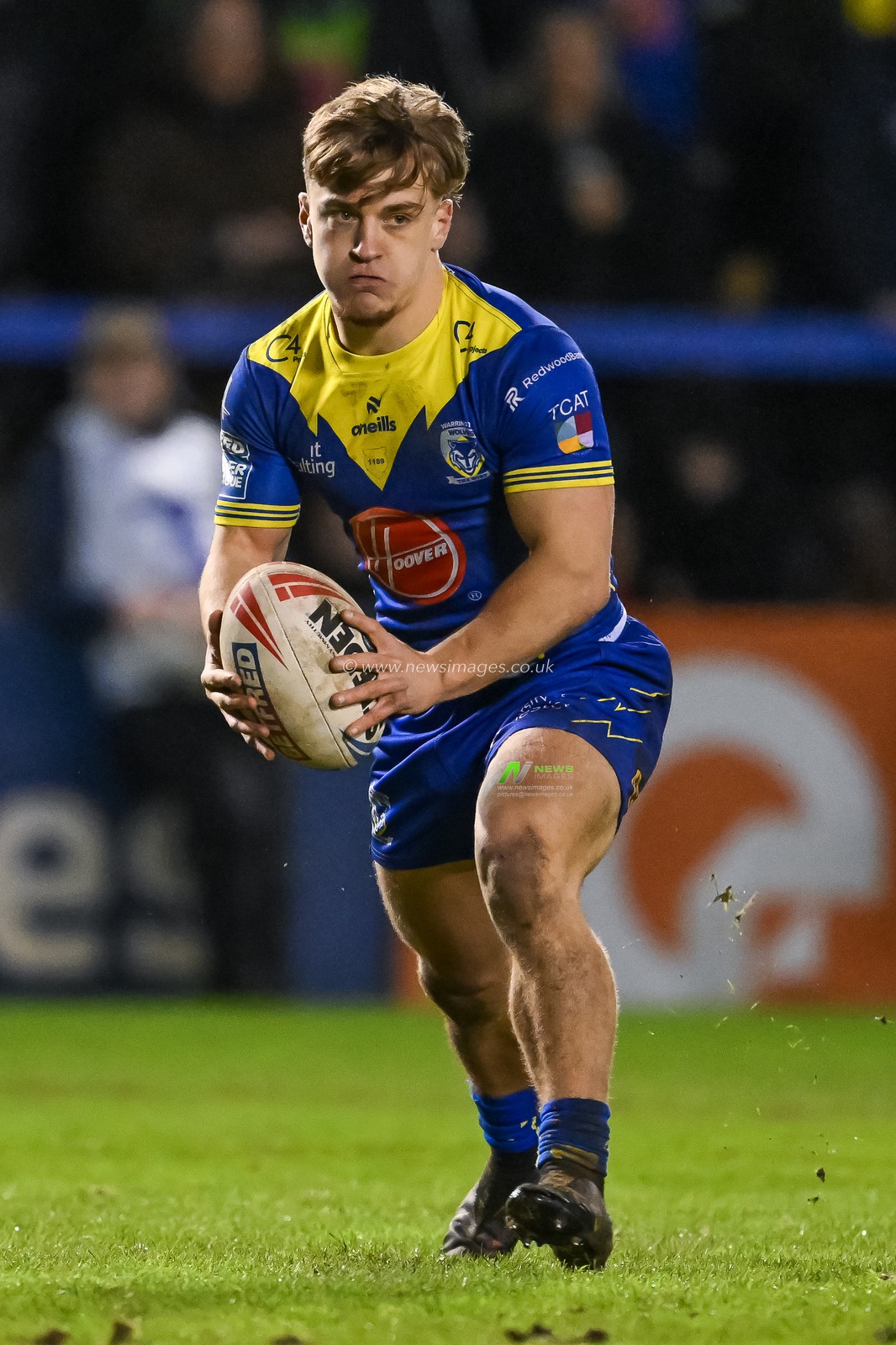 Leon Hayes of Warrington Wolvesmakes a break during the Betfred Super League Round 3 match Warrington Wolves vs Castleford Tigers at Halliwell Jones Stadium, Warrington, United Kingdom, 1st March 2024

(Photo by Craig Thomas/News Images)