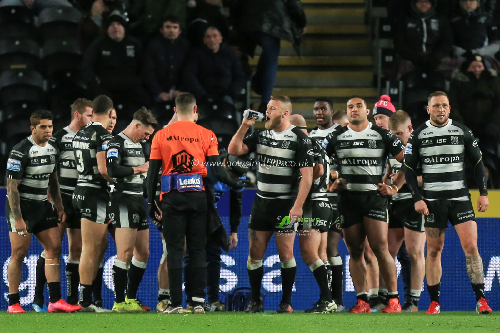 12th March 2020, KCOM Stadium, Hull, England; Betfred Super League, Hull FC v Warrington Wolves : Hull FC regroup after Warrington score their second try