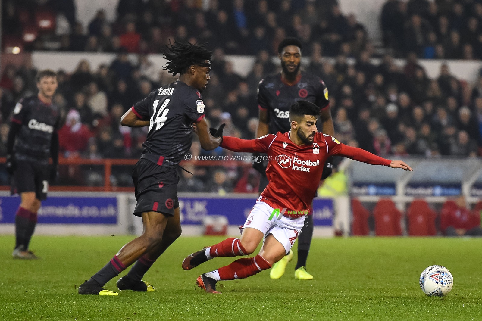 22nd January 2020, City Ground, Nottingham, England; Sky Bet Championship, Nottingham Forest v Reading : Tiago Silva (28) of Nottingham Forest battles with Ovie Ejaria (14) of Reading