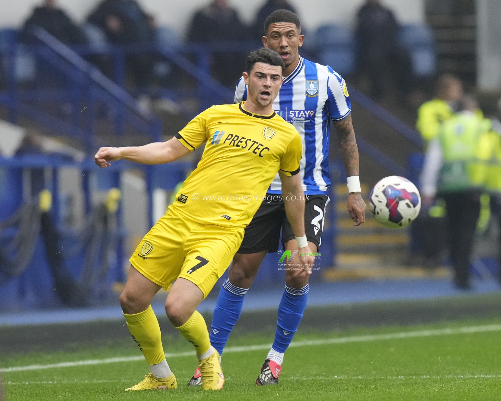 Liam Palmer #2 of Sheffield Wednesday competes for the ball with Joe Powell #7 of Burton Albion during the Sky Bet League 1 match Sheffield Wednesday vs Burton Albion at Hillsborough, Sheffield, United Kingdom, 29th October 2022

(Photo by Steve Flynn/News Images)